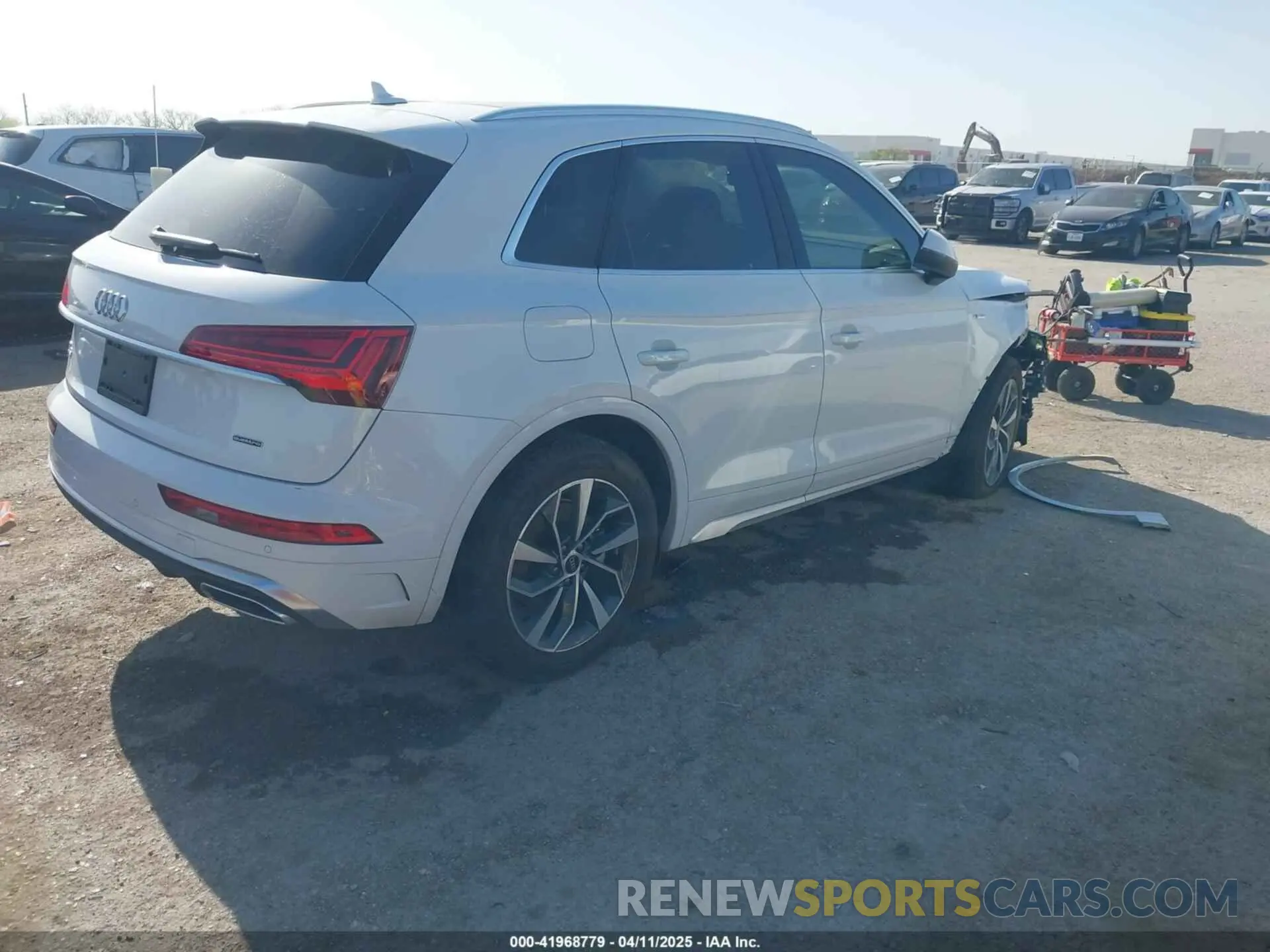 4 Photograph of a damaged car WA1EAAFY9P2197359 AUDI Q5 2023