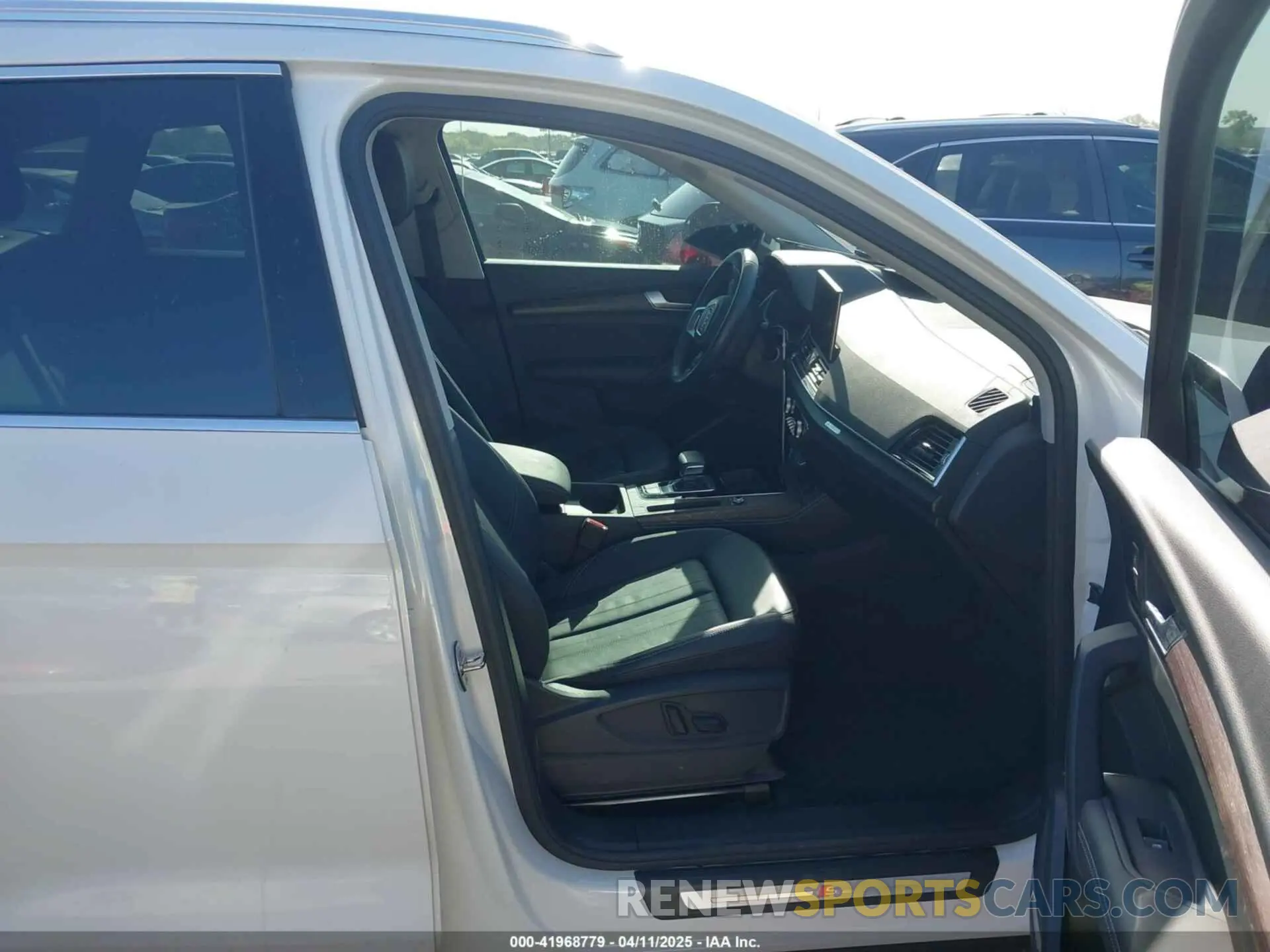 5 Photograph of a damaged car WA1EAAFY9P2197359 AUDI Q5 2023