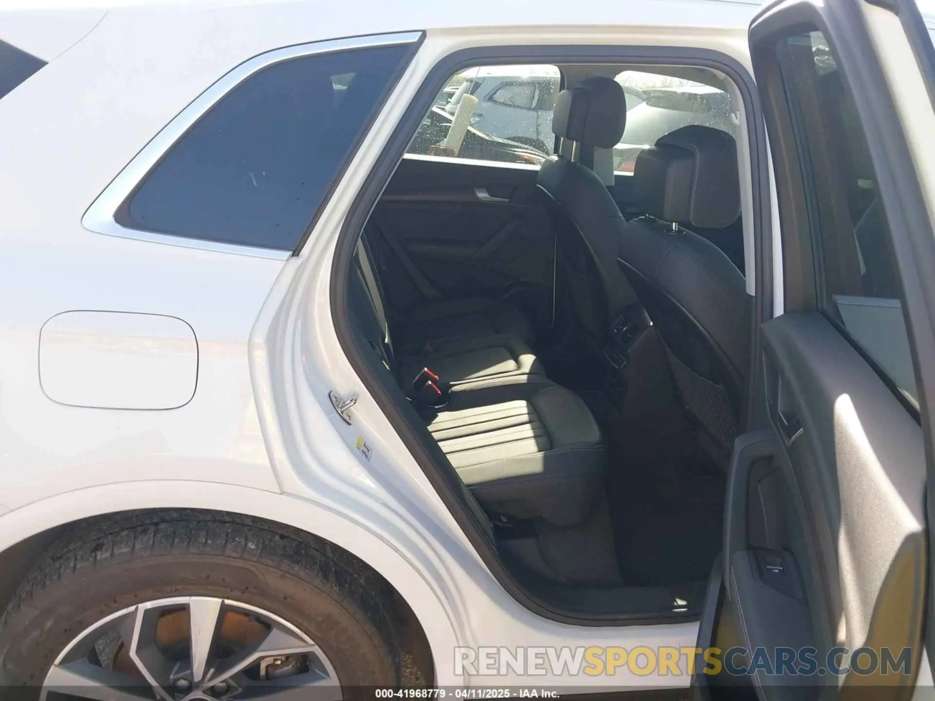 8 Photograph of a damaged car WA1EAAFY9P2197359 AUDI Q5 2023