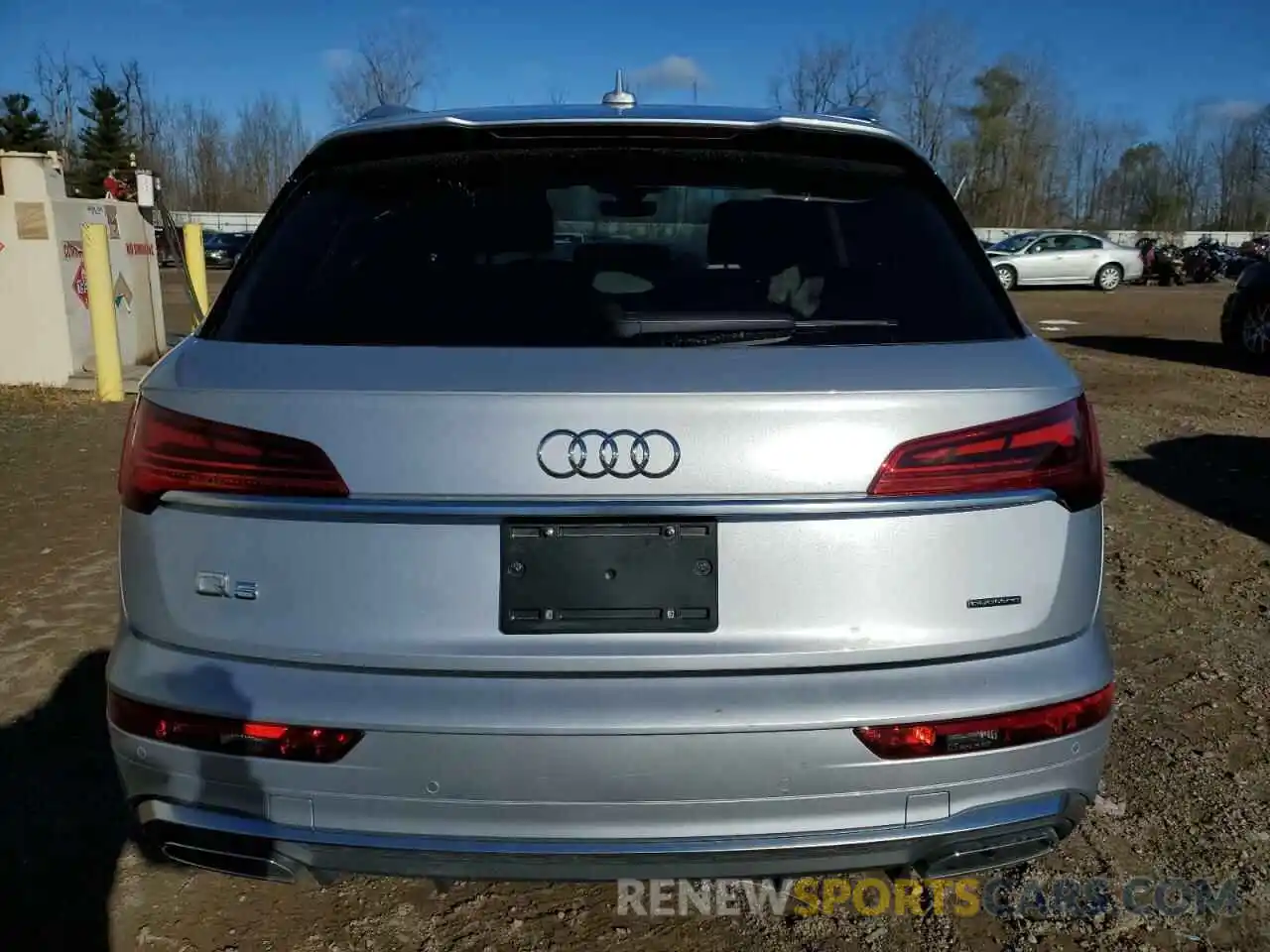 6 Photograph of a damaged car WA1EAAFYXP2022148 AUDI Q5 2023