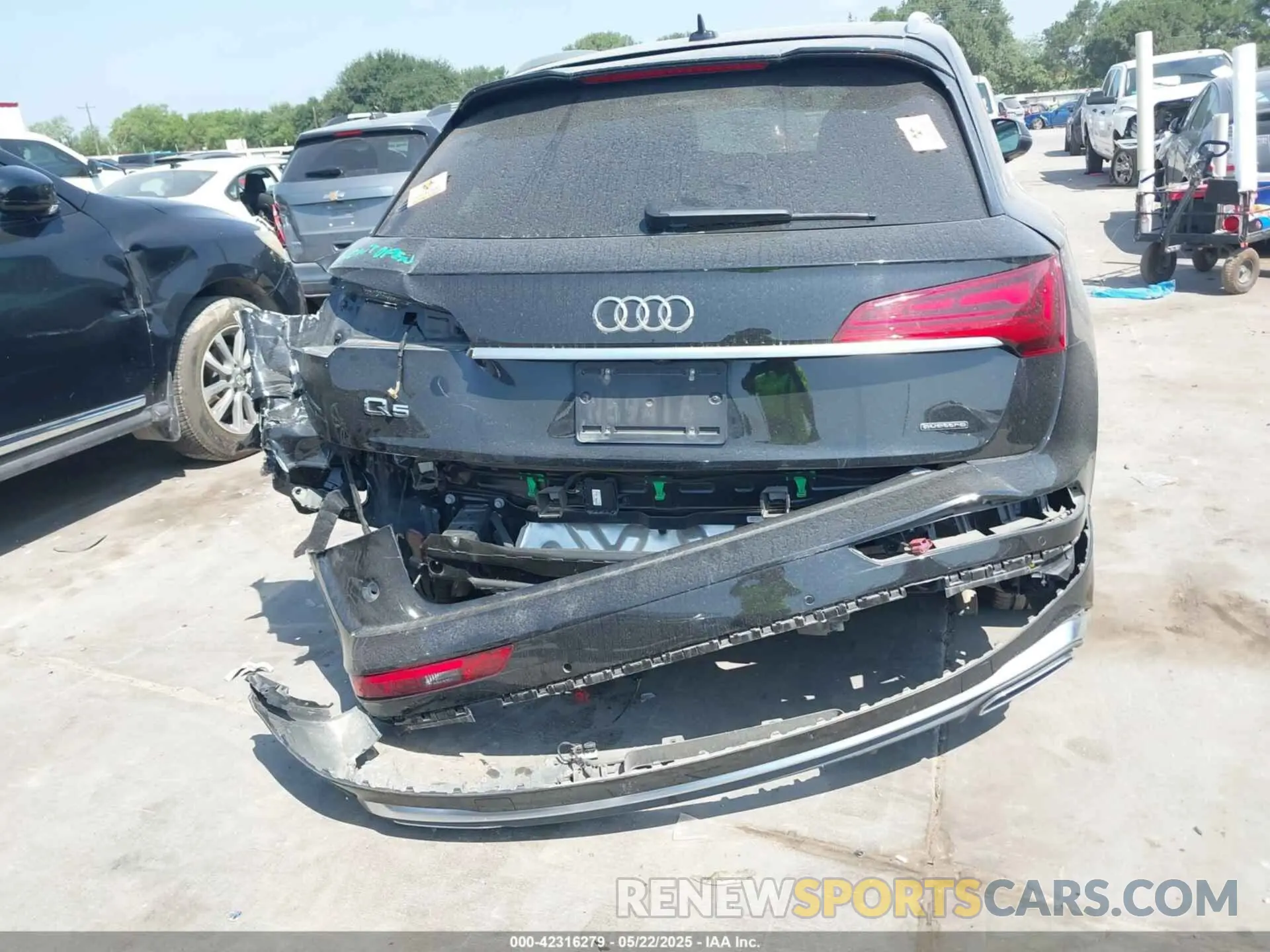 17 Photograph of a damaged car WA1EAAFYXP2056610 AUDI Q5 2023
