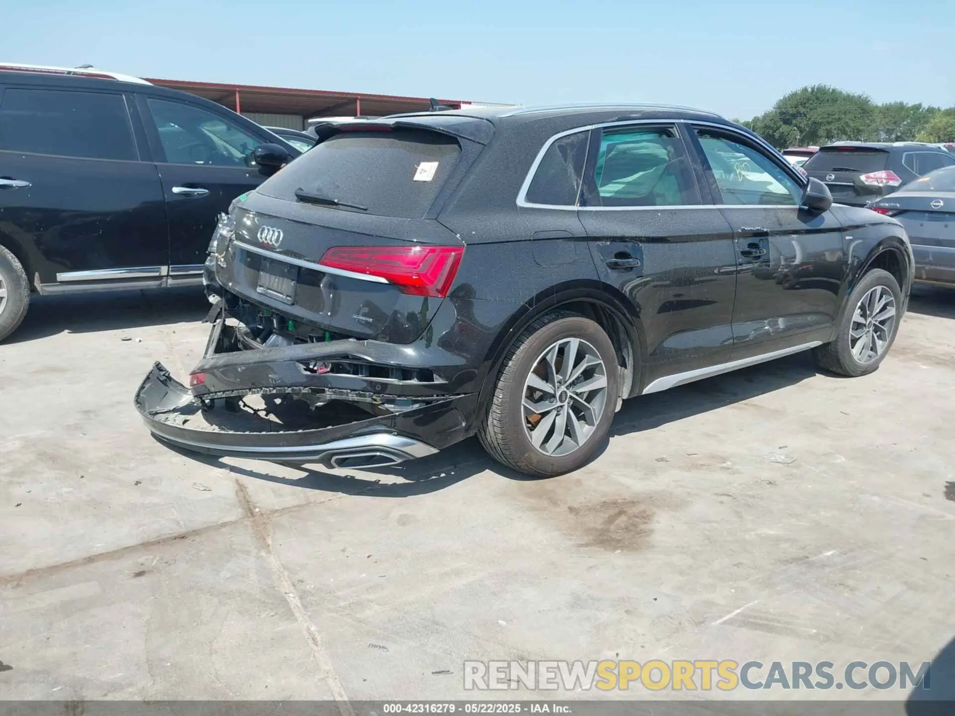 4 Photograph of a damaged car WA1EAAFYXP2056610 AUDI Q5 2023