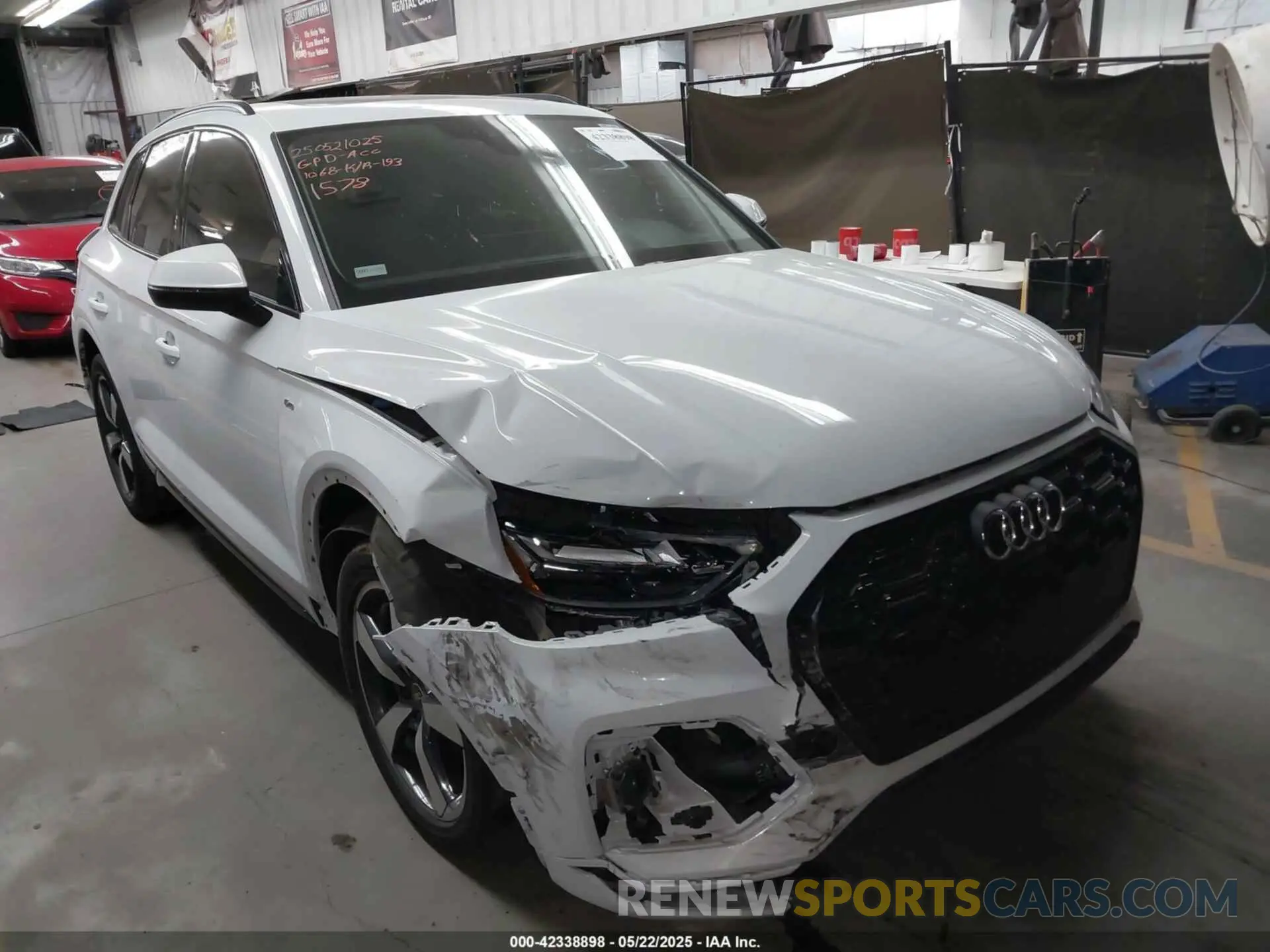 1 Photograph of a damaged car WA1EAAFYXP2061578 AUDI Q5 2023