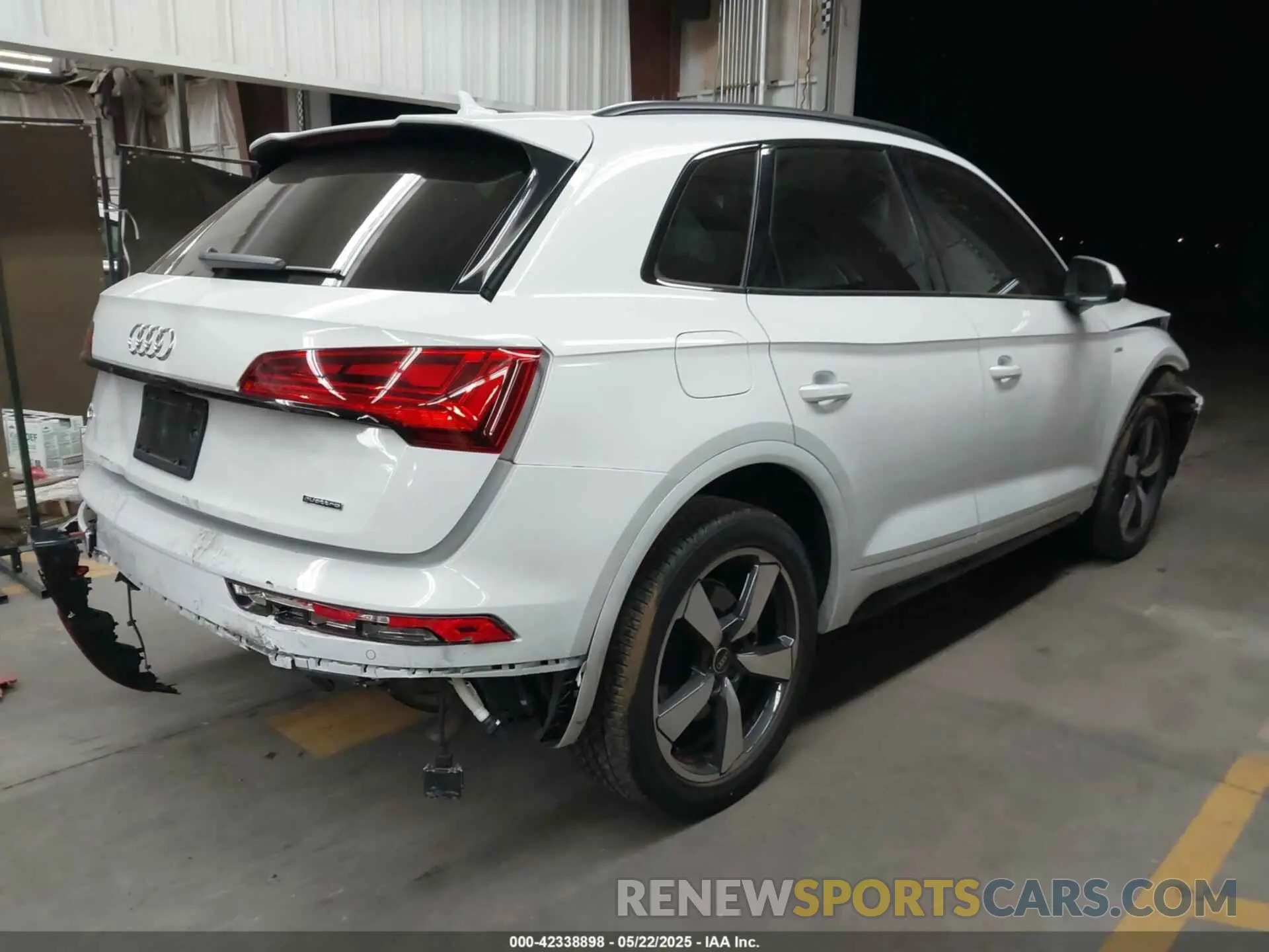 4 Photograph of a damaged car WA1EAAFYXP2061578 AUDI Q5 2023