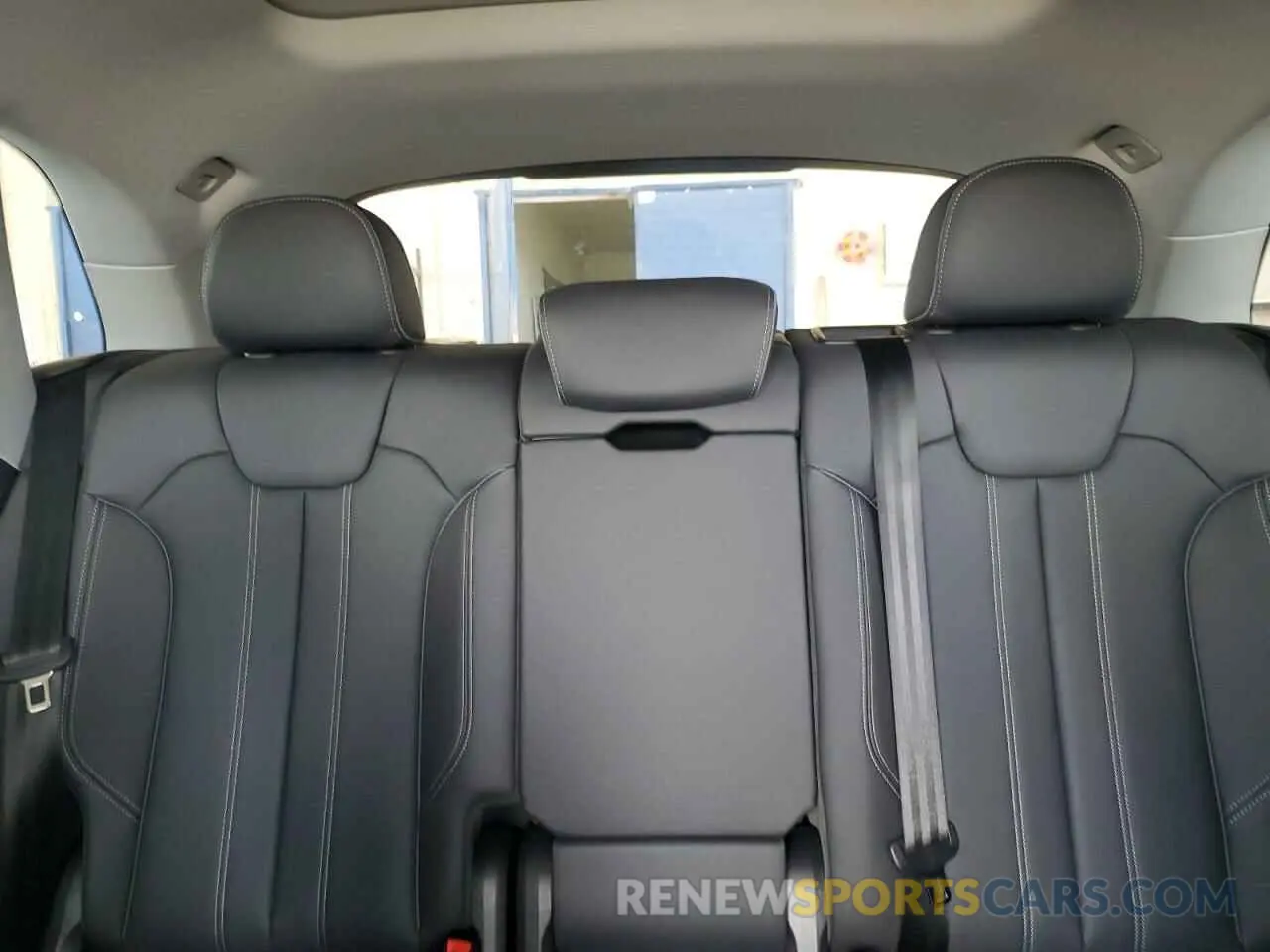 10 Photograph of a damaged car WA1EAAFYXP2112691 AUDI Q5 2023