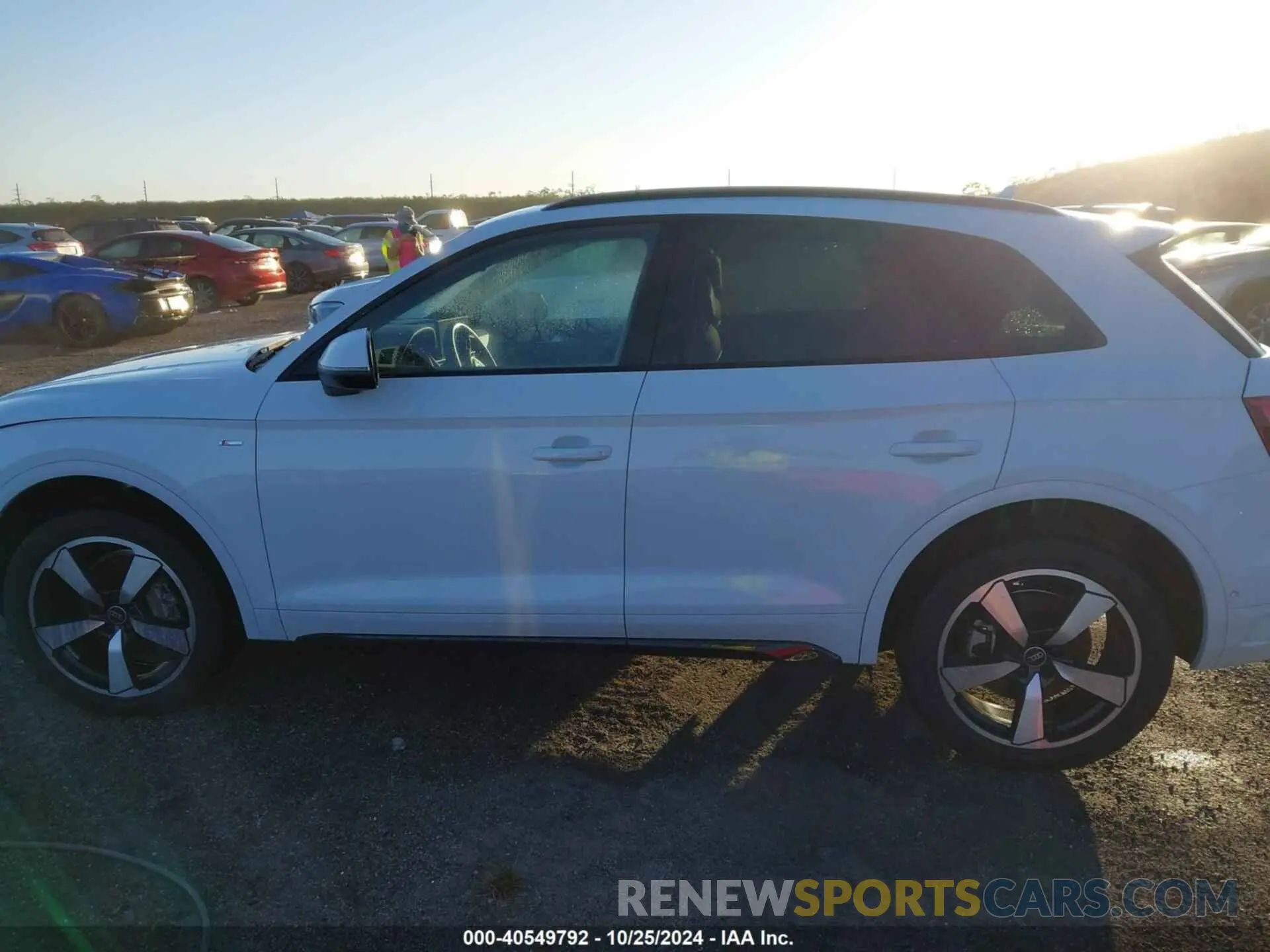 14 Photograph of a damaged car WA1FAAFY1P2148869 AUDI Q5 2023