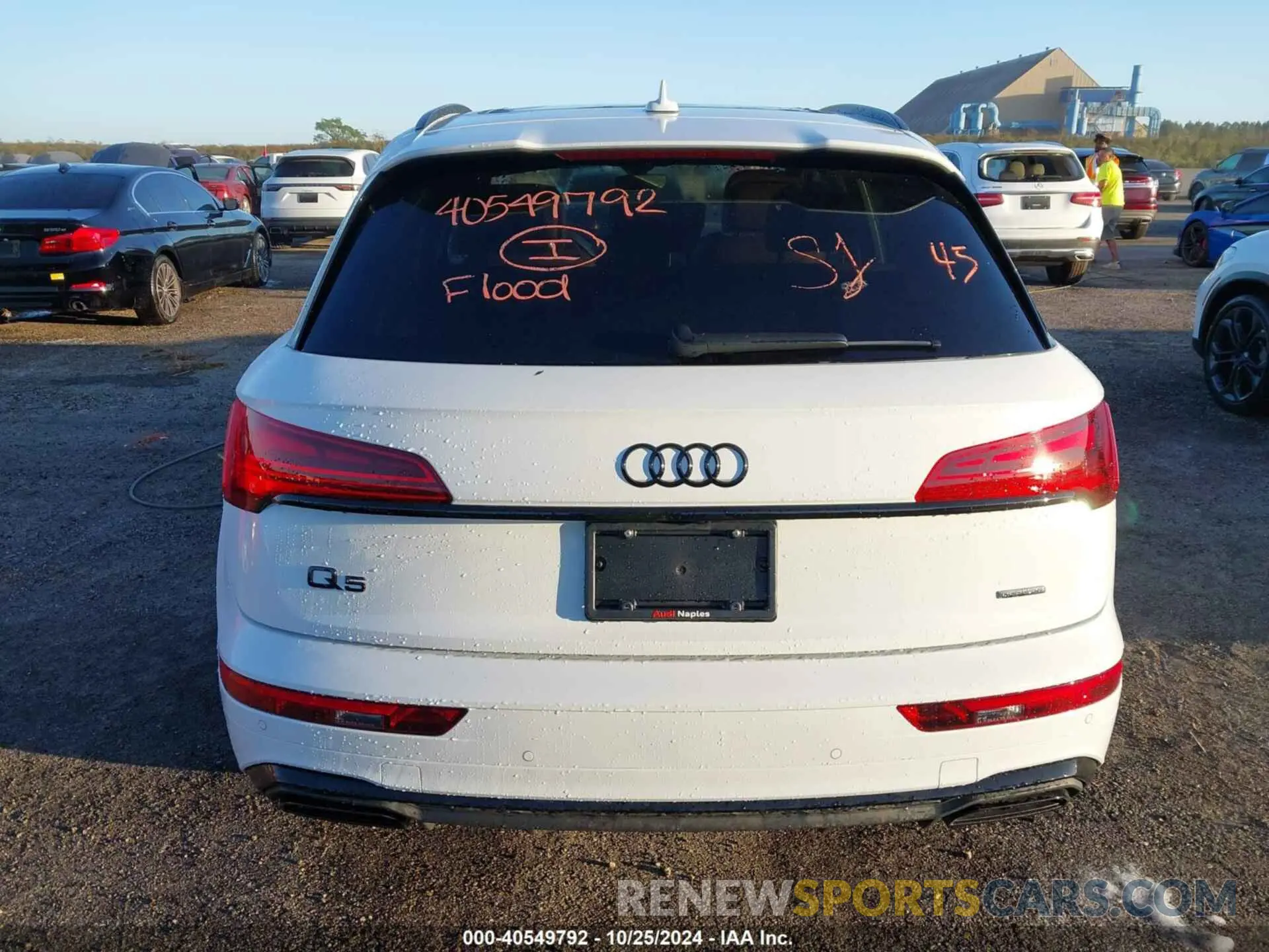 16 Photograph of a damaged car WA1FAAFY1P2148869 AUDI Q5 2023
