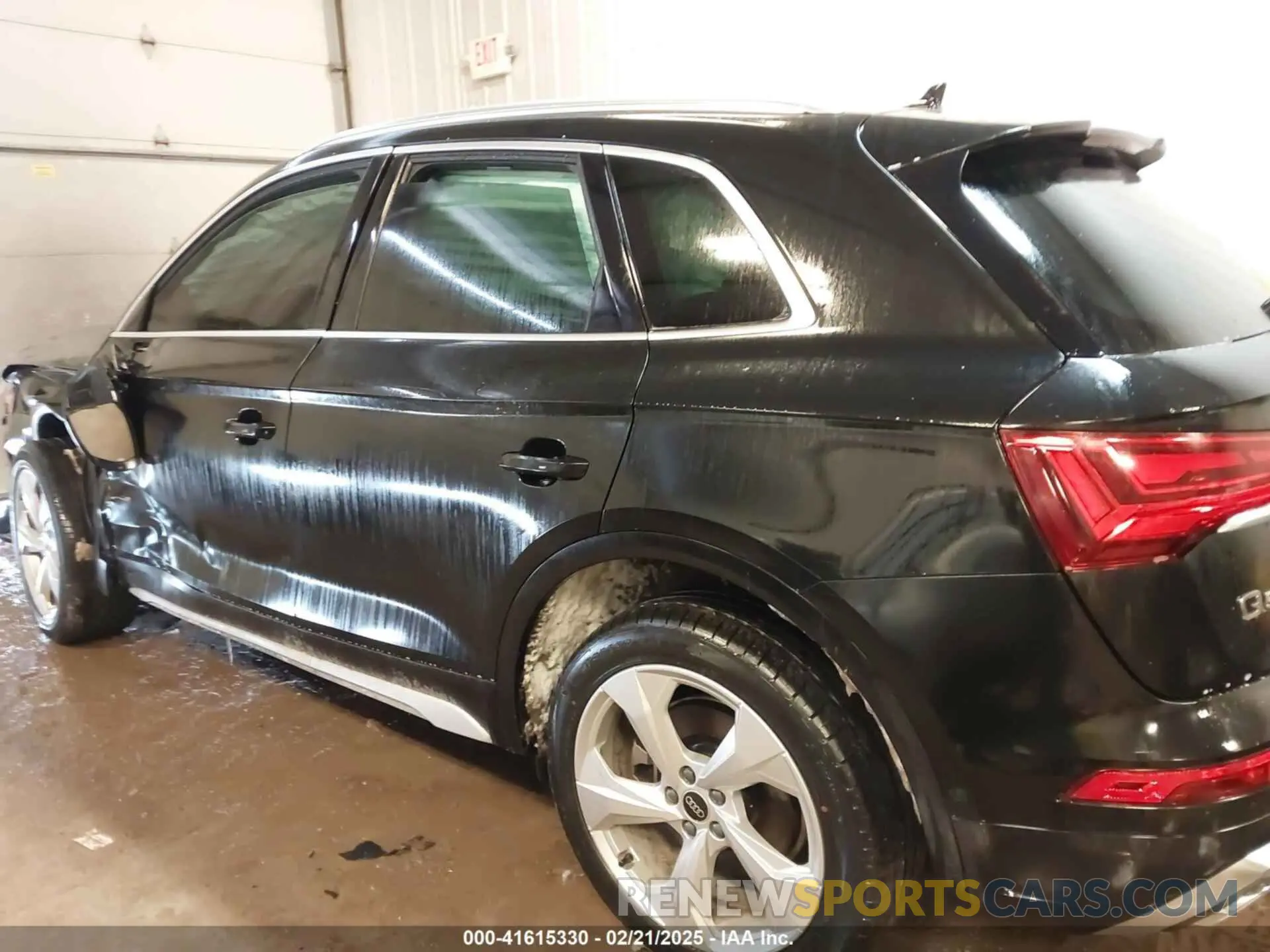 14 Photograph of a damaged car WA1FAAFY4P2063959 AUDI Q5 2023
