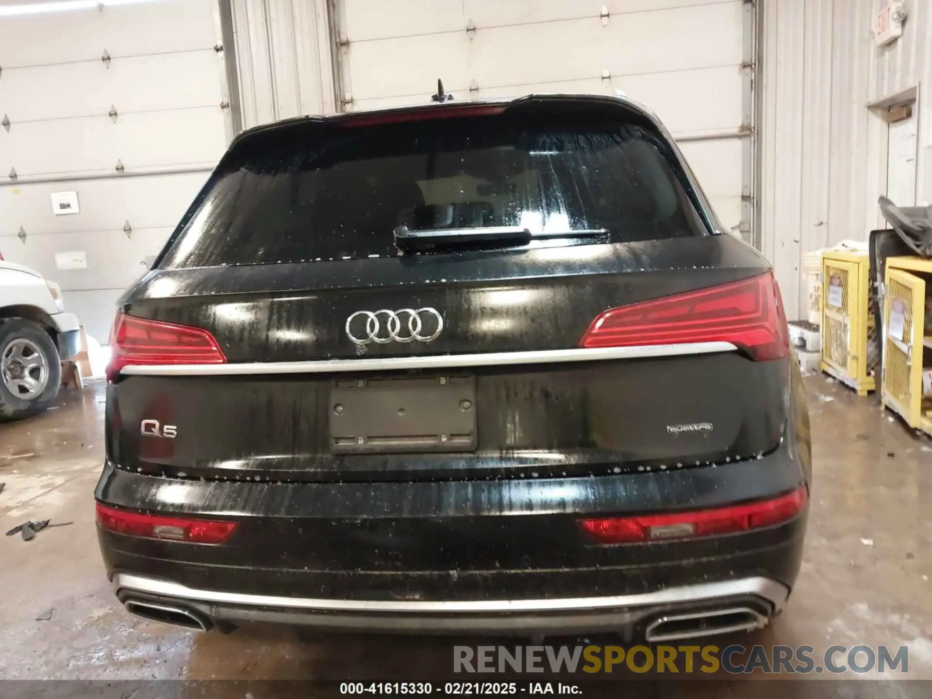 16 Photograph of a damaged car WA1FAAFY4P2063959 AUDI Q5 2023