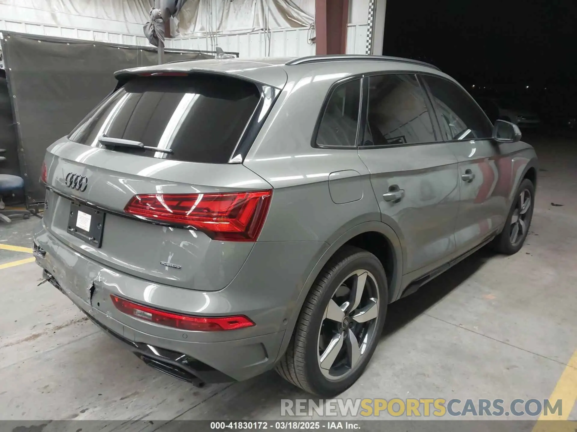4 Photograph of a damaged car WA1FAAFY5P2032400 AUDI Q5 2023