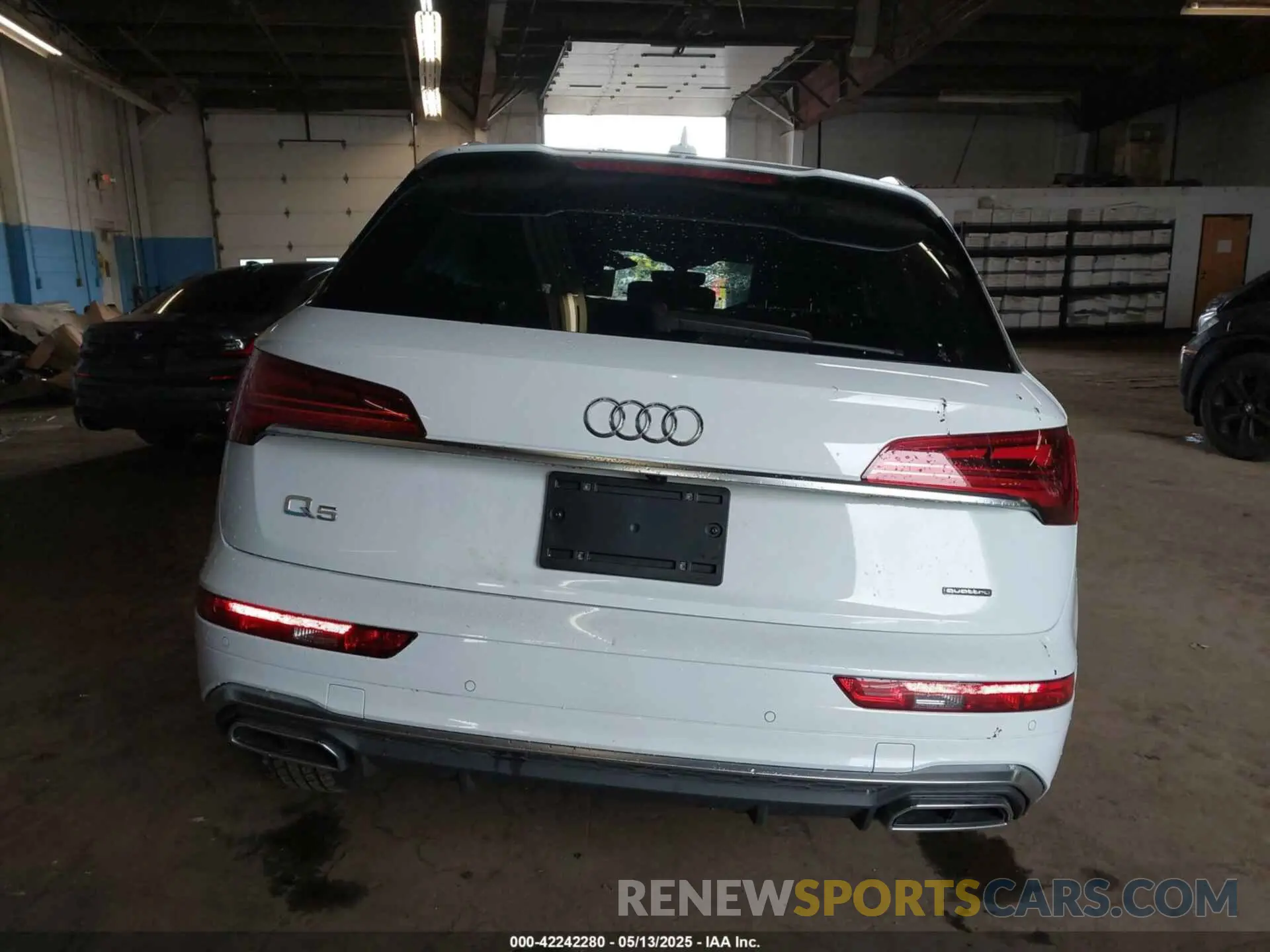 16 Photograph of a damaged car WA1FAAFY5P2159826 AUDI Q5 2023