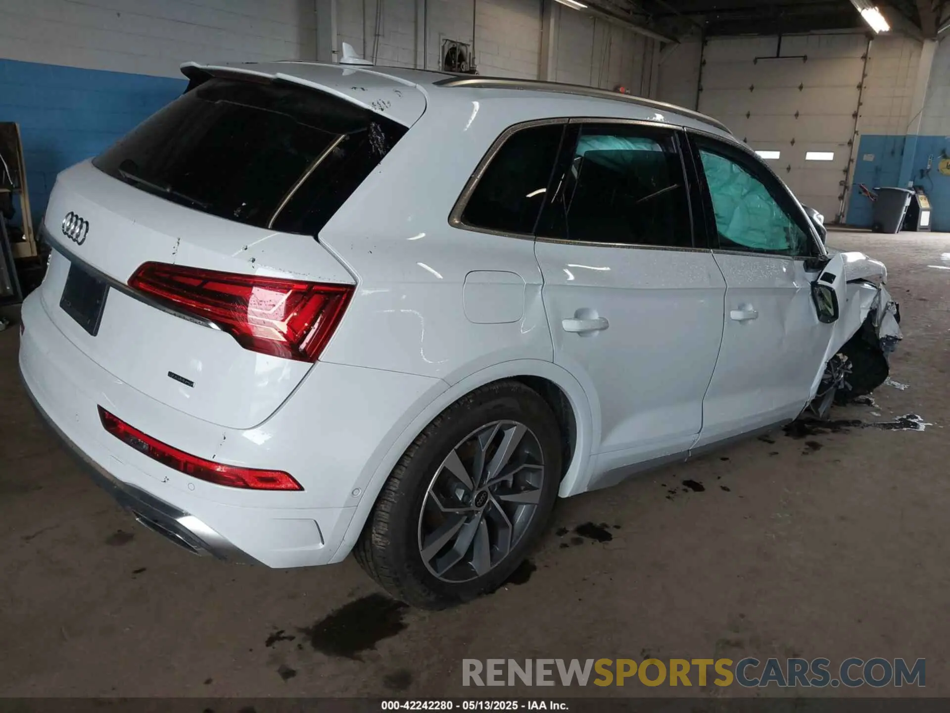 4 Photograph of a damaged car WA1FAAFY5P2159826 AUDI Q5 2023