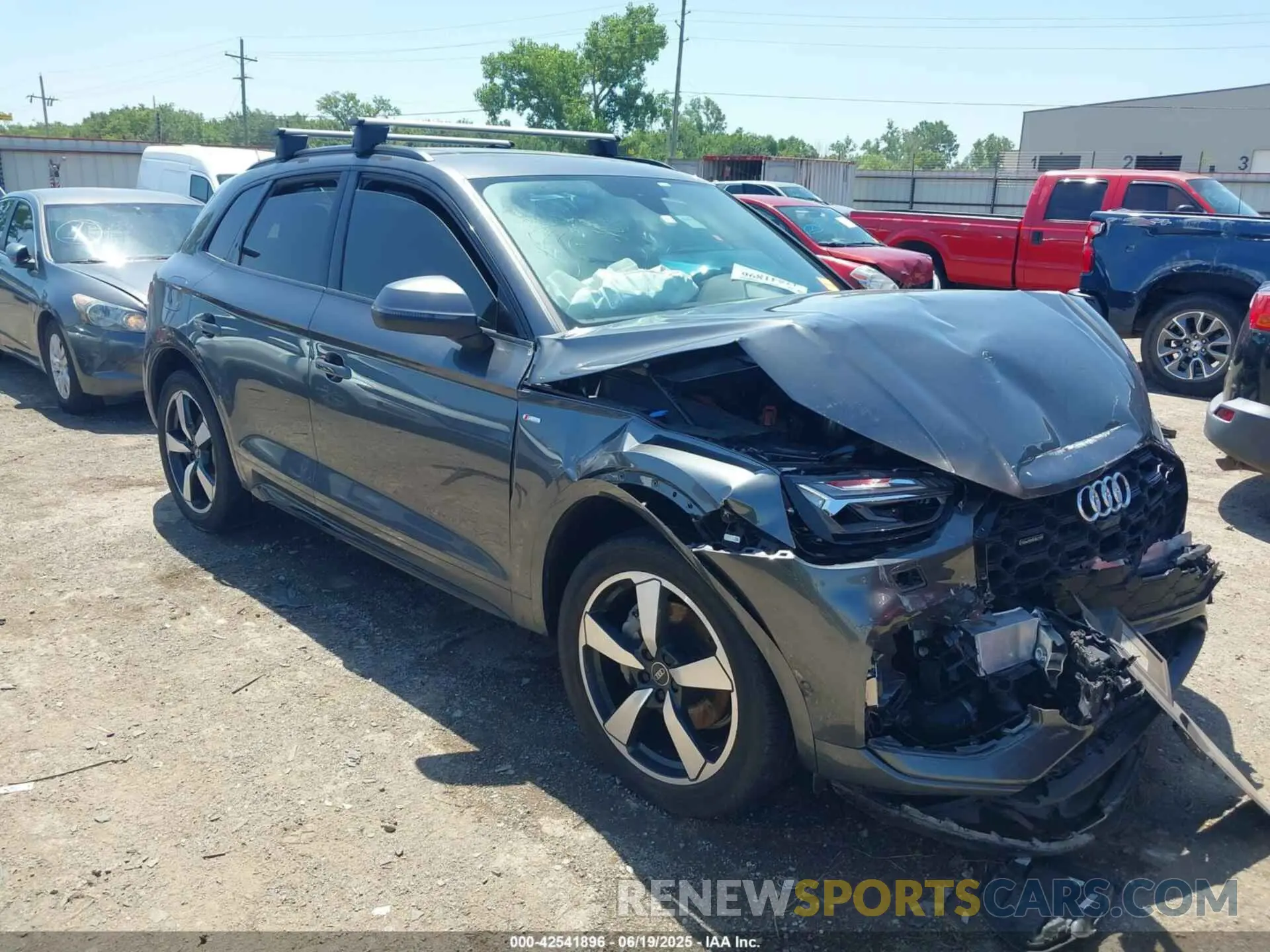1 Photograph of a damaged car WA1FAAFY7P2054575 AUDI Q5 2023