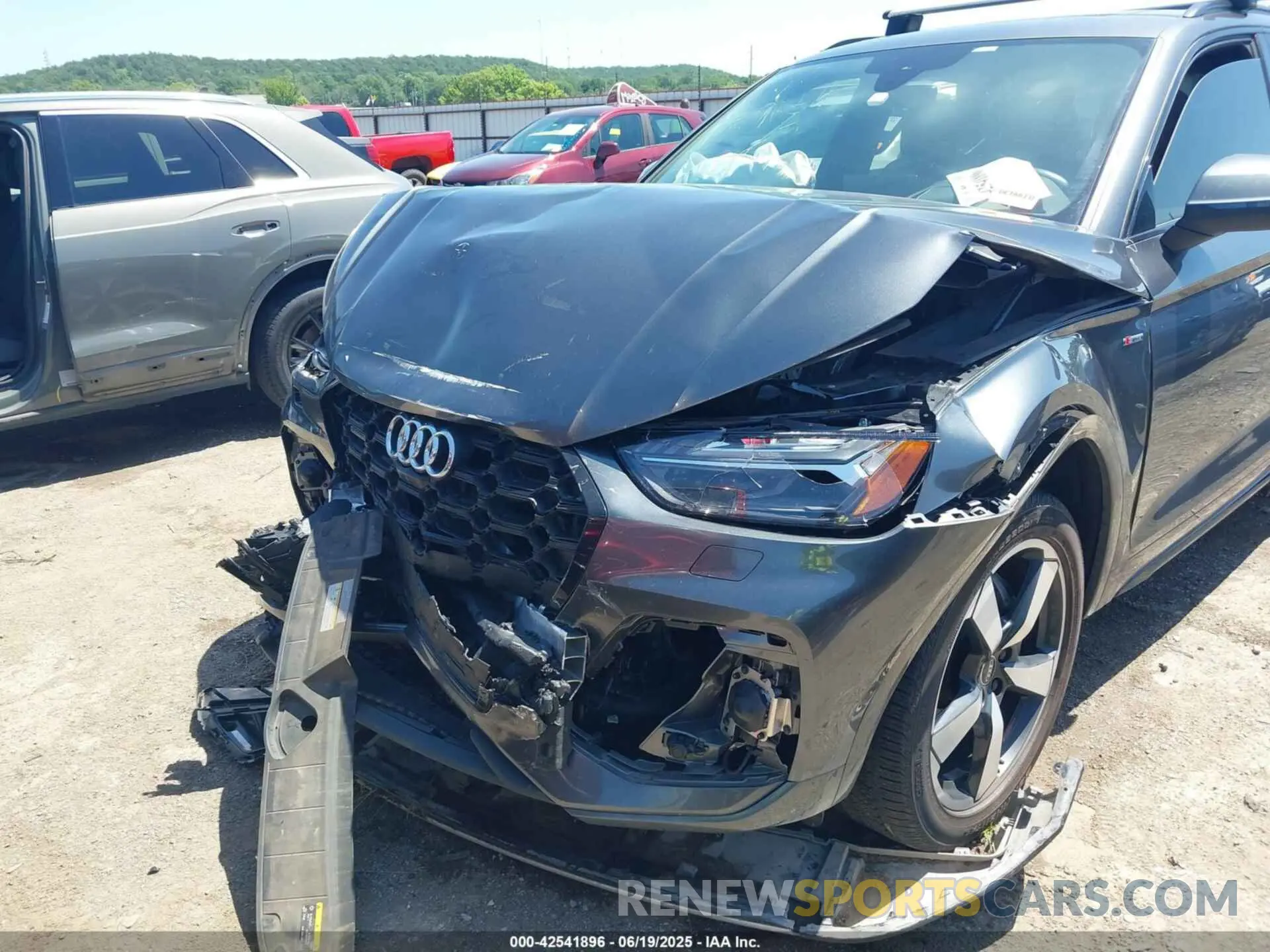 6 Photograph of a damaged car WA1FAAFY7P2054575 AUDI Q5 2023