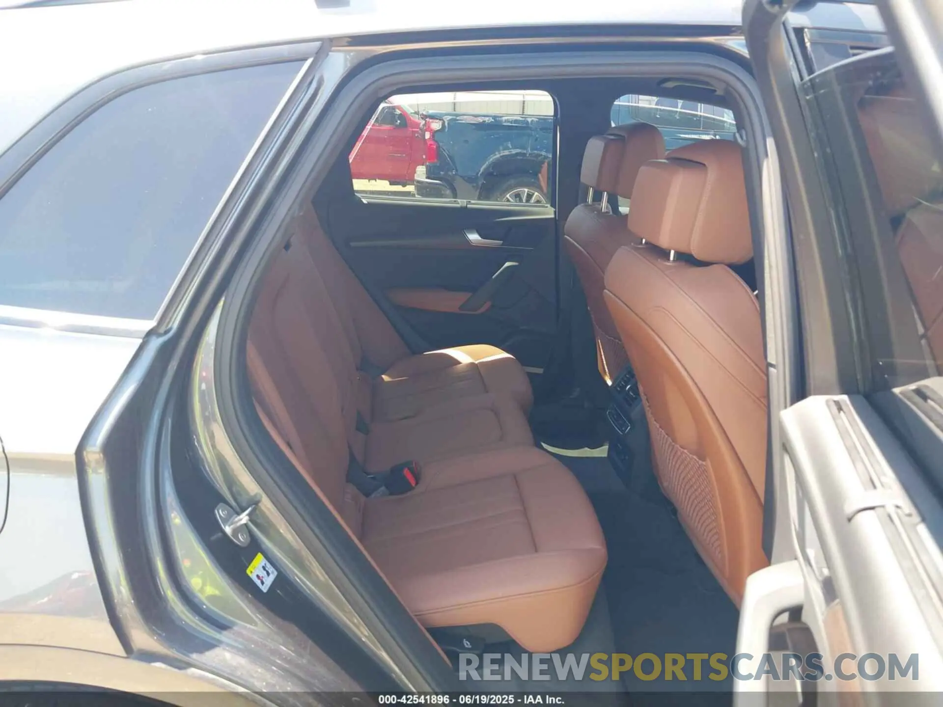8 Photograph of a damaged car WA1FAAFY7P2054575 AUDI Q5 2023