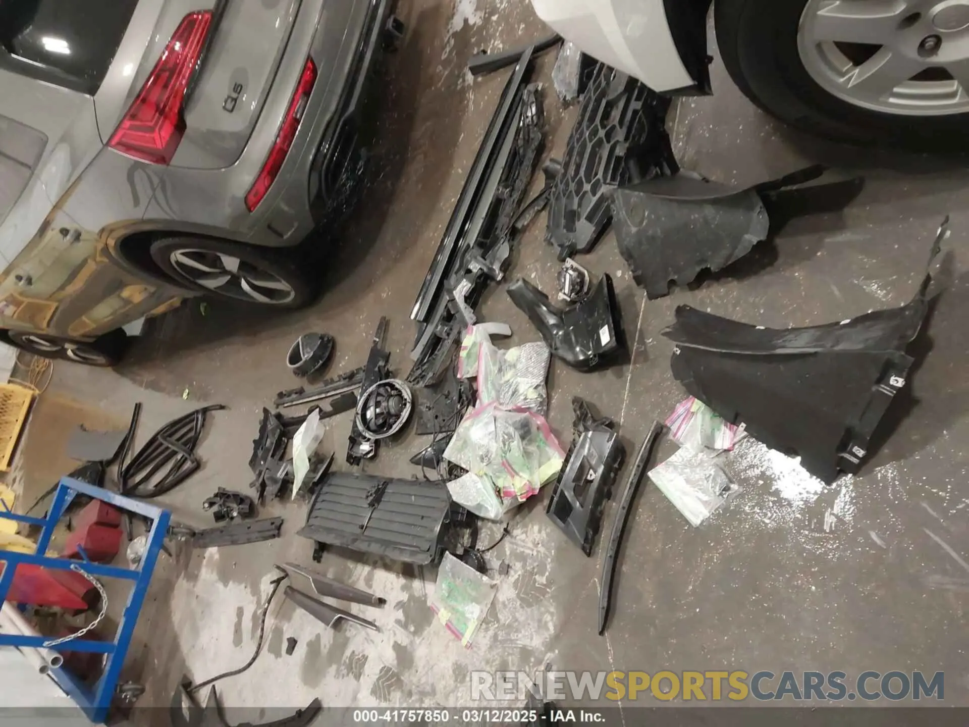 12 Photograph of a damaged car WA1FAAFY9P2114601 AUDI Q5 2023