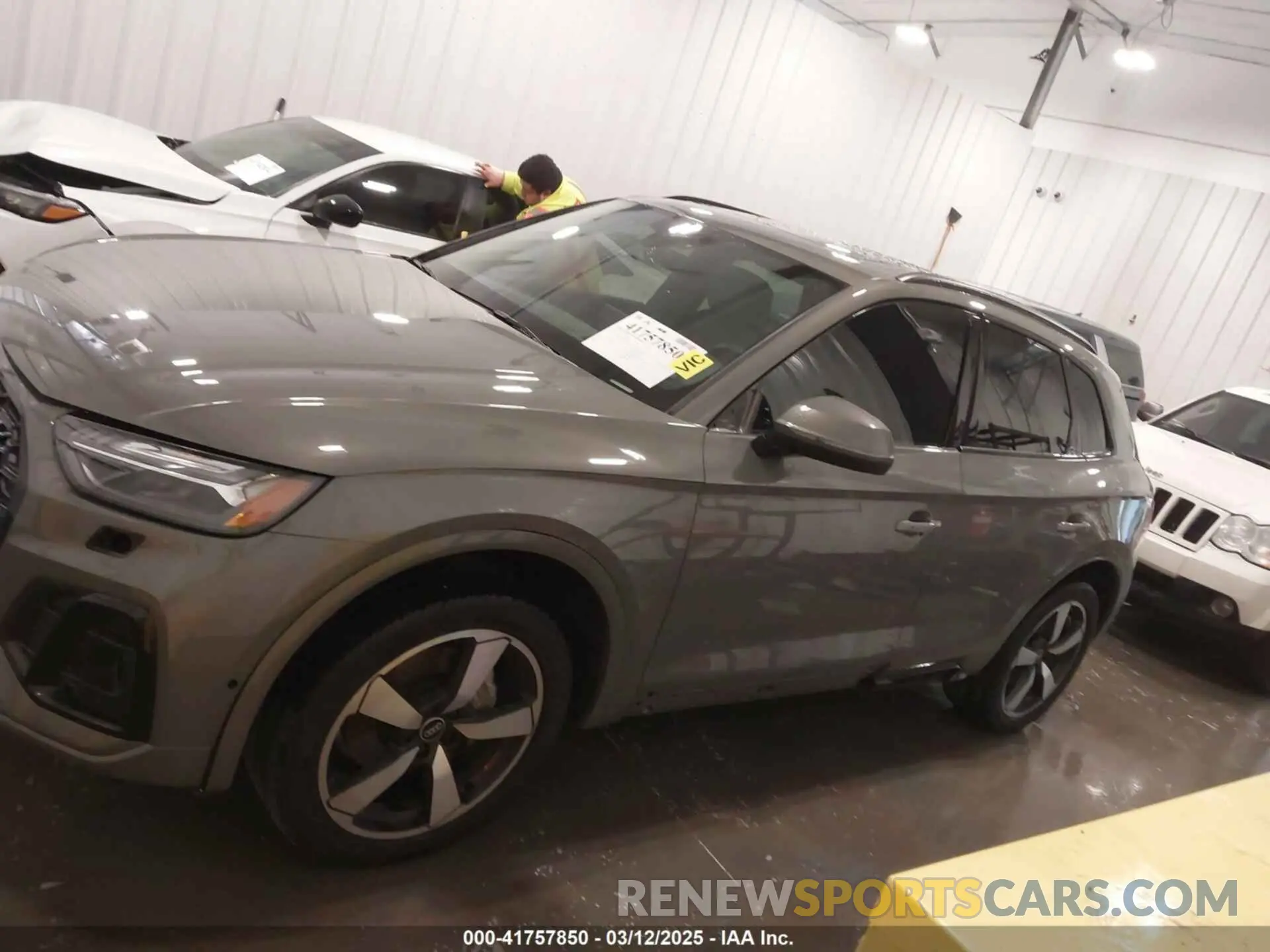 15 Photograph of a damaged car WA1FAAFY9P2114601 AUDI Q5 2023