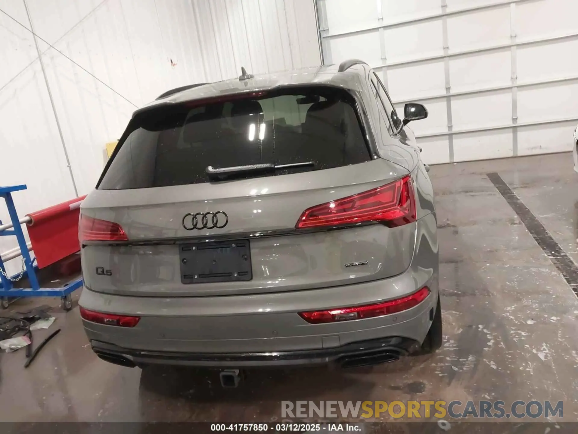17 Photograph of a damaged car WA1FAAFY9P2114601 AUDI Q5 2023