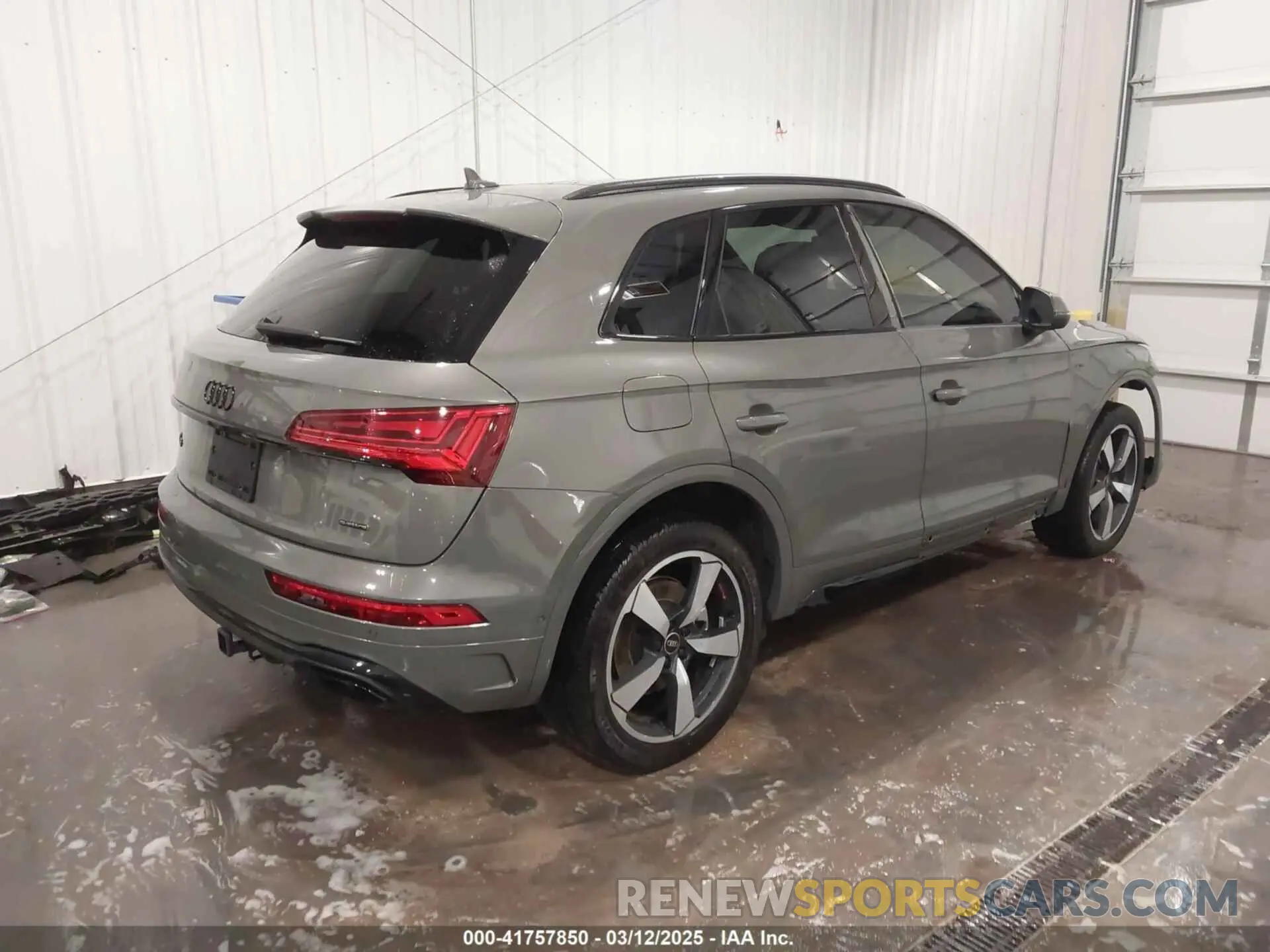 4 Photograph of a damaged car WA1FAAFY9P2114601 AUDI Q5 2023