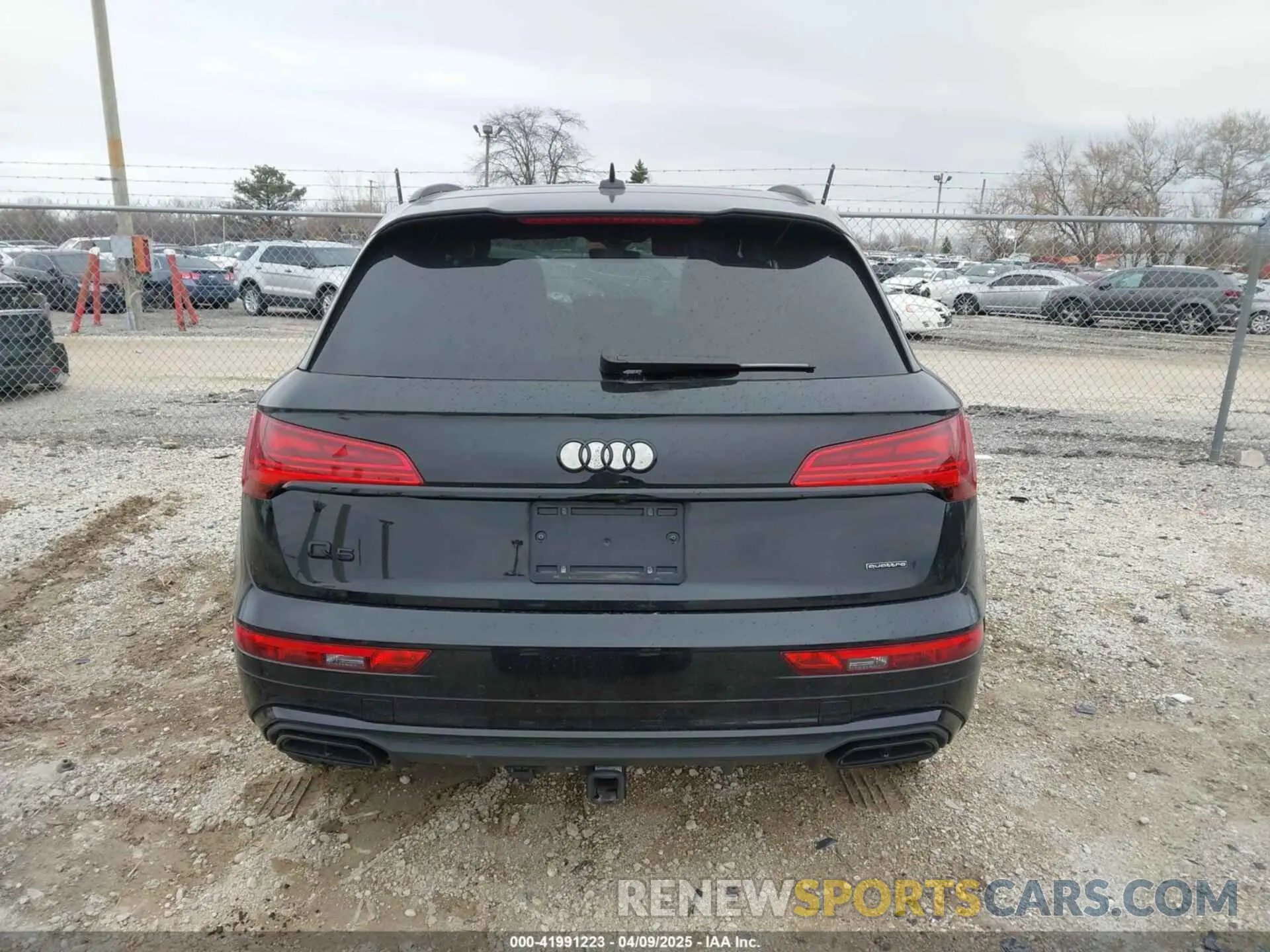 16 Photograph of a damaged car WA1FAAFYXP2133089 AUDI Q5 2023