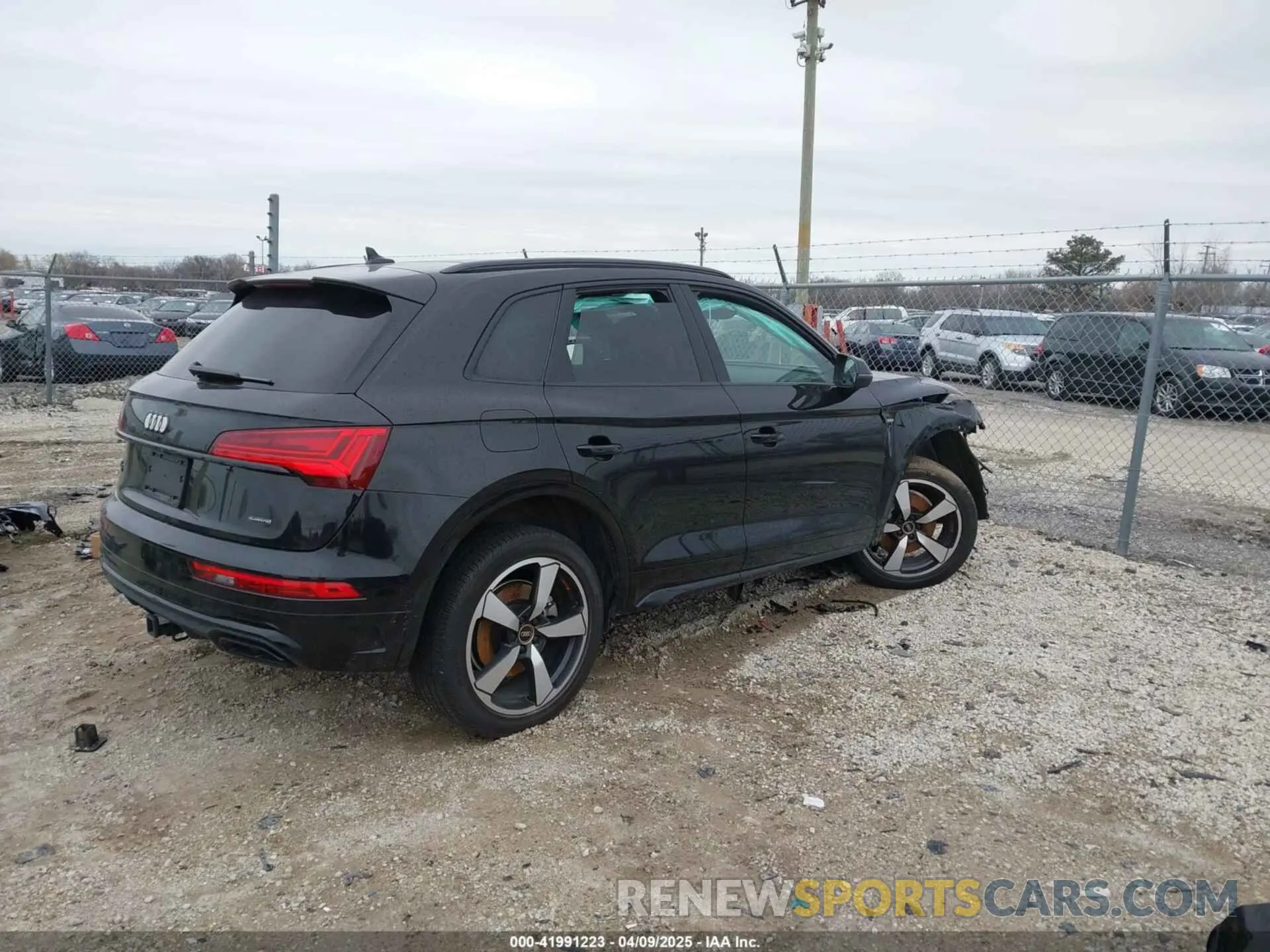 4 Photograph of a damaged car WA1FAAFYXP2133089 AUDI Q5 2023