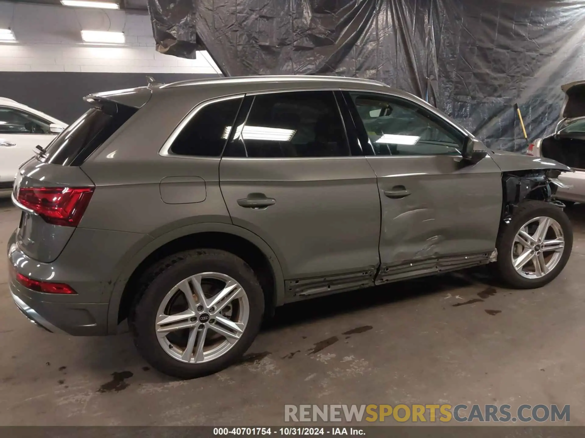 4 Photograph of a damaged car WA1G2AFY7P2096343 AUDI Q5 2023