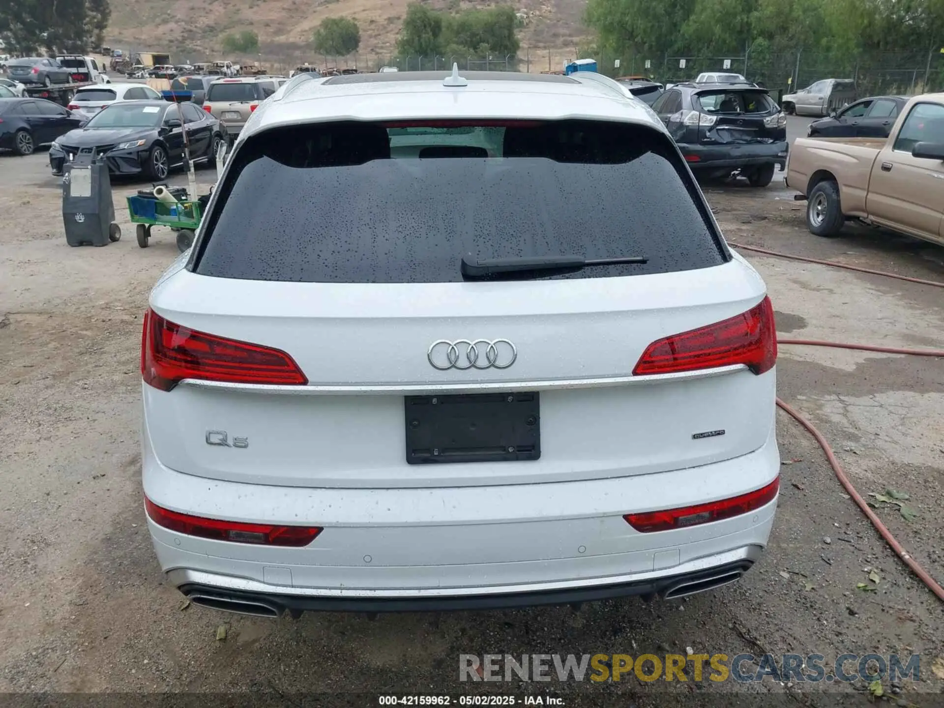 17 Photograph of a damaged car WA1GAAFY0P2137060 AUDI Q5 2023