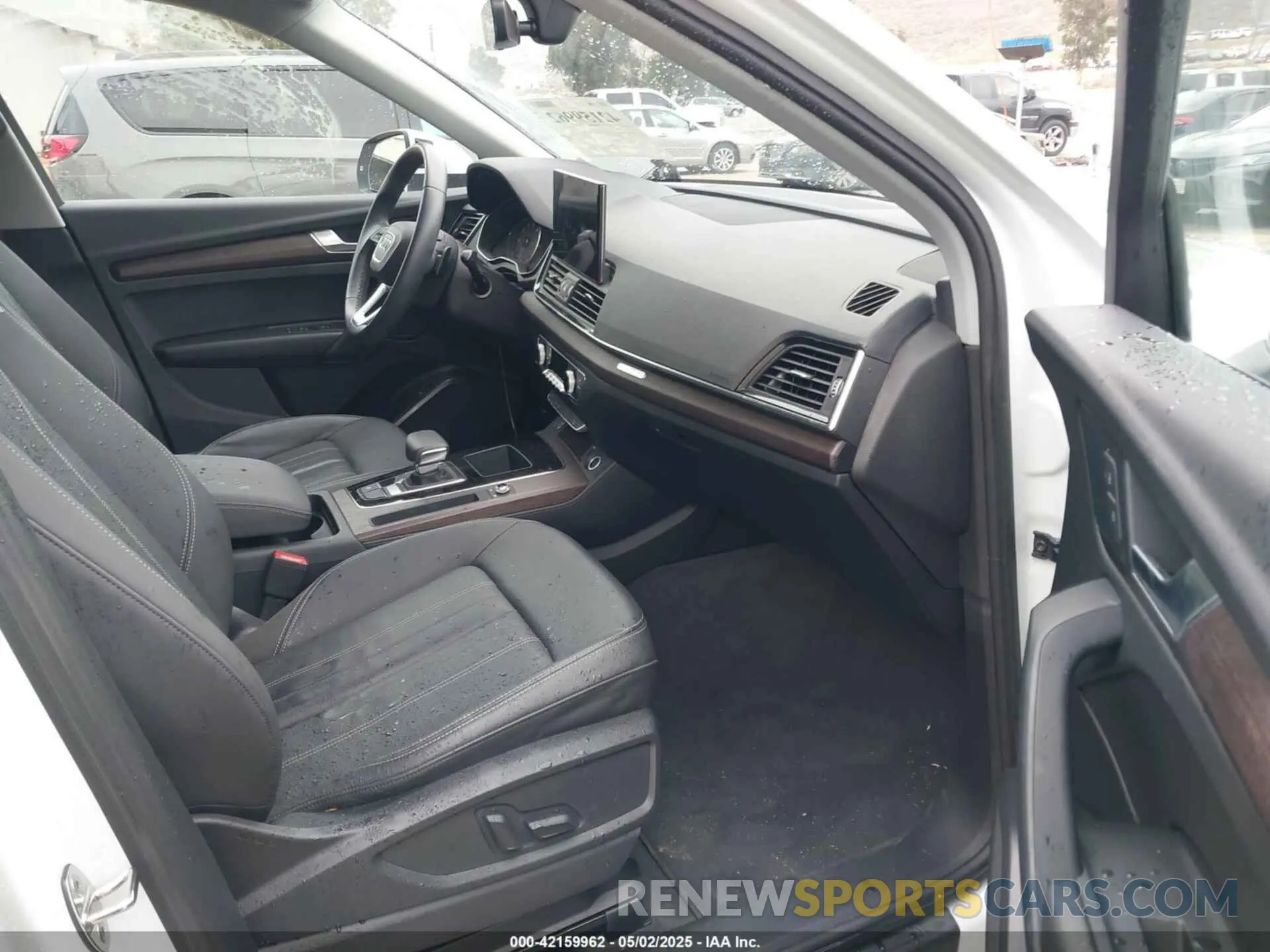 5 Photograph of a damaged car WA1GAAFY0P2137060 AUDI Q5 2023