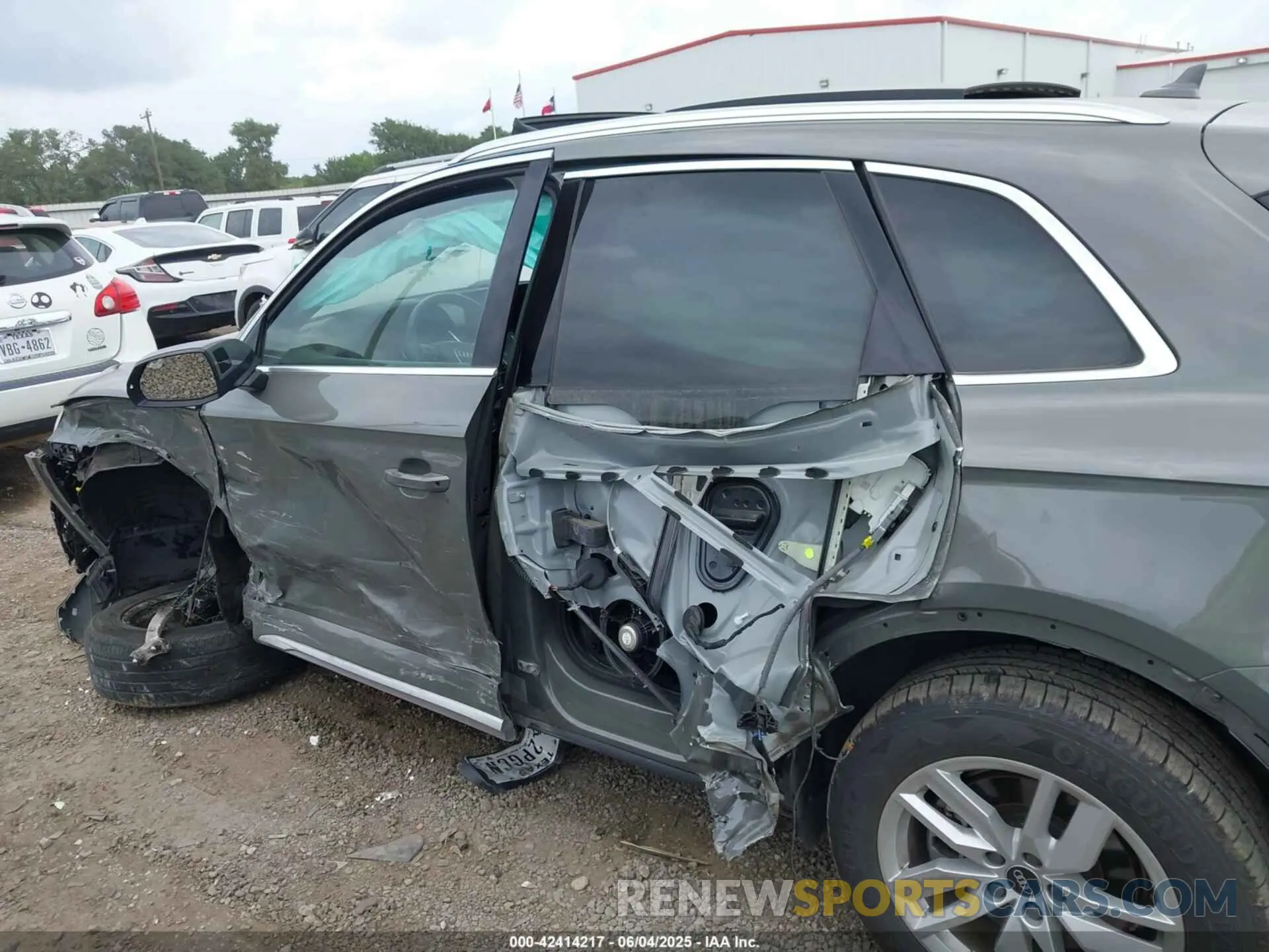 14 Photograph of a damaged car WA1GAAFY3P2043285 AUDI Q5 2023