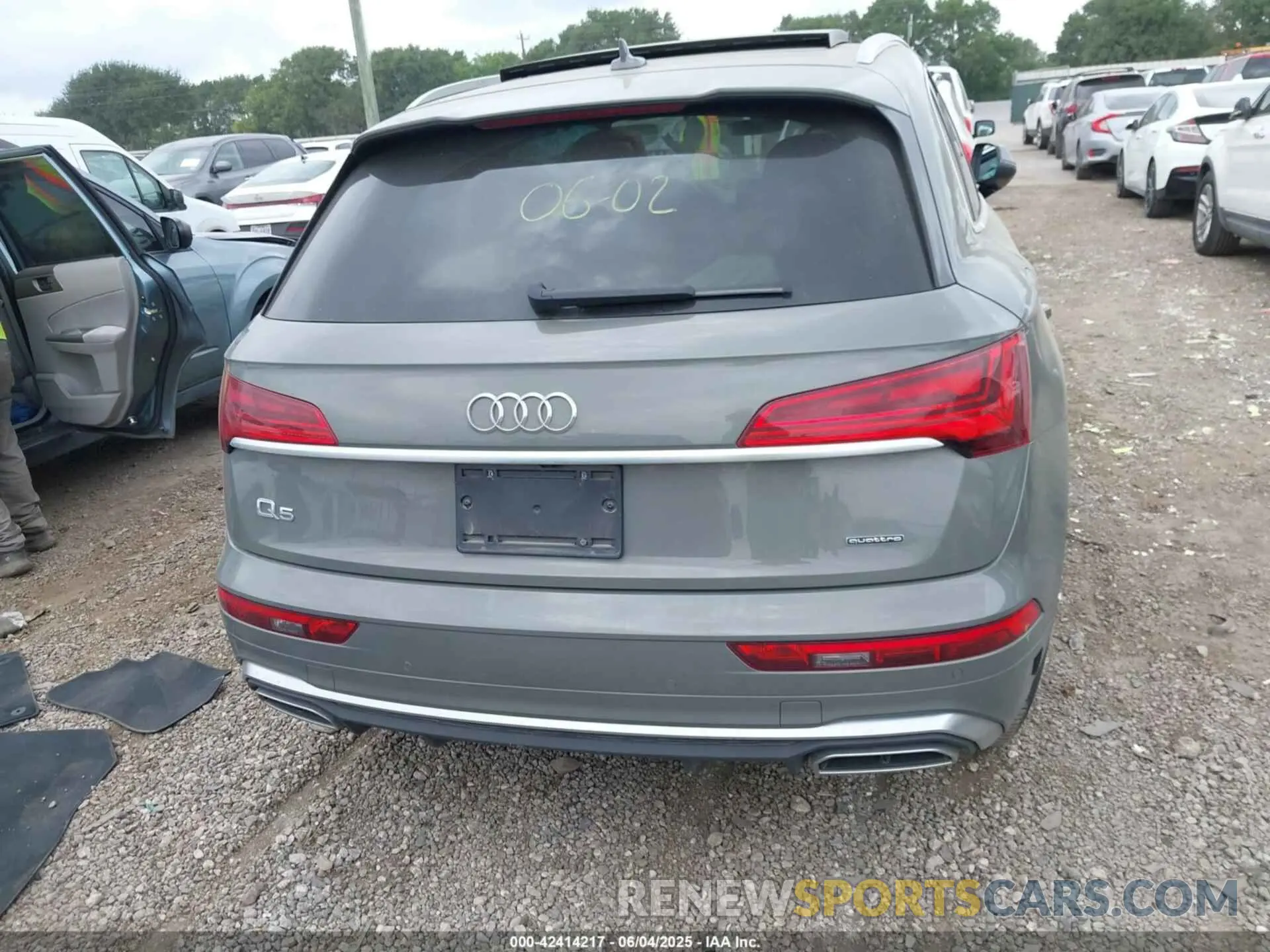 16 Photograph of a damaged car WA1GAAFY3P2043285 AUDI Q5 2023