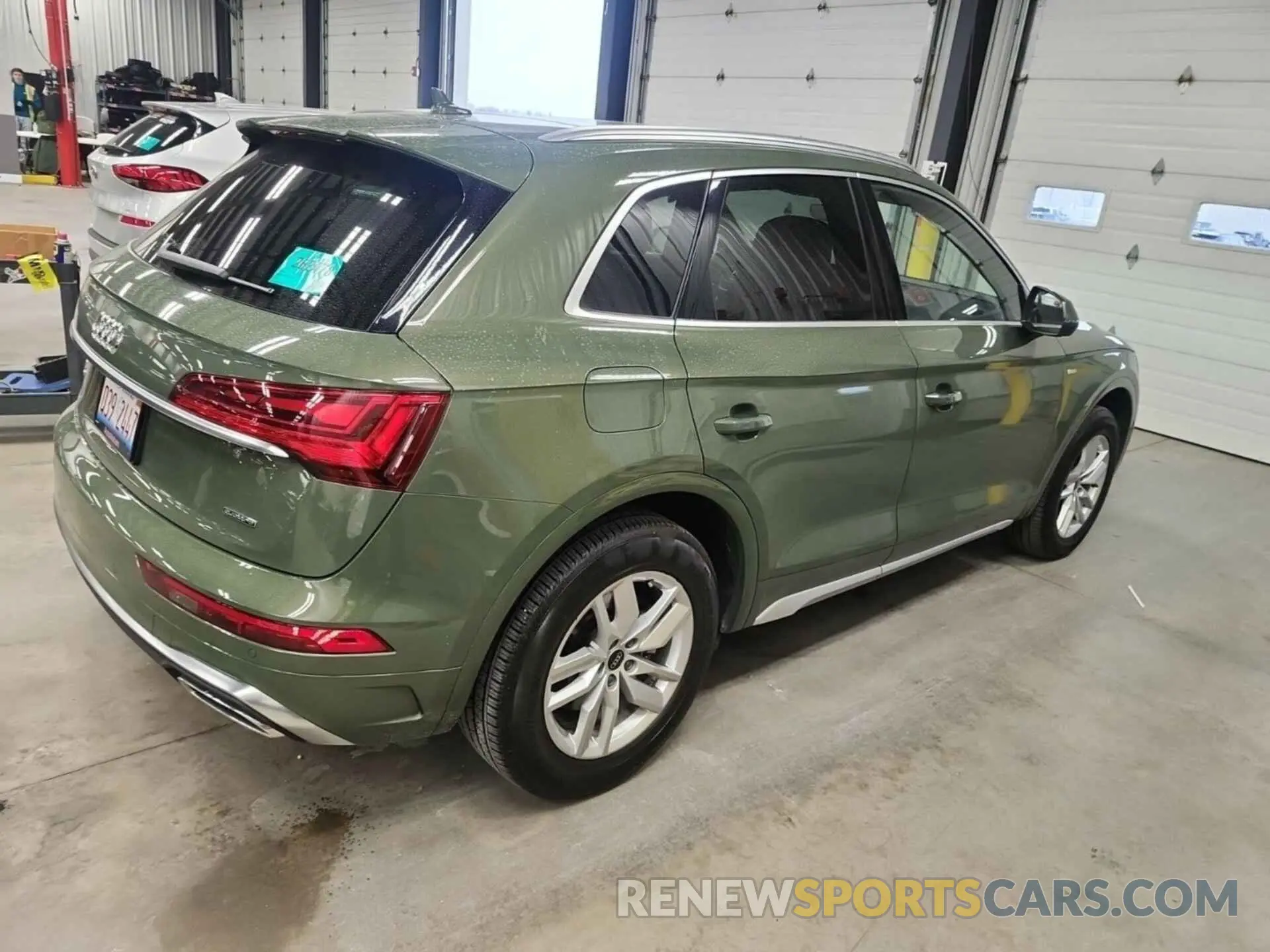 32 Photograph of a damaged car WA1GAAFY4P2030772 AUDI Q5 2023