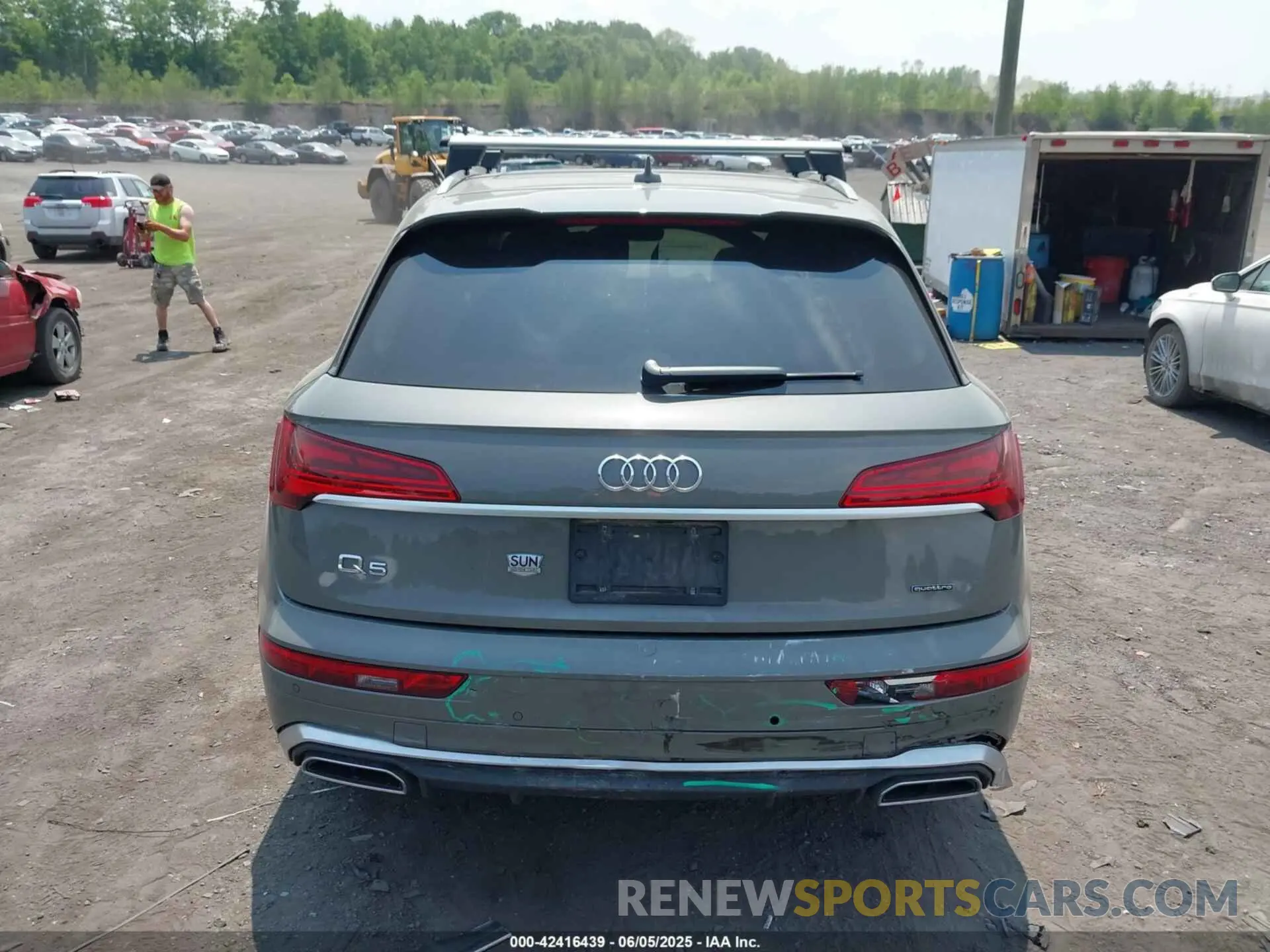 16 Photograph of a damaged car WA1GAAFY5P2012863 AUDI Q5 2023