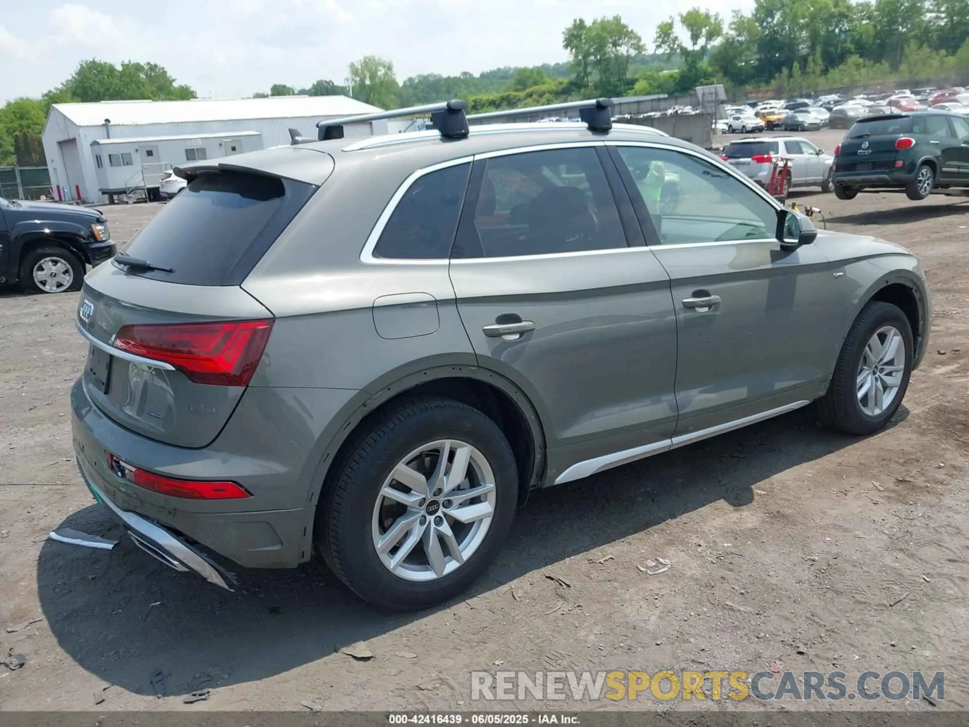 4 Photograph of a damaged car WA1GAAFY5P2012863 AUDI Q5 2023