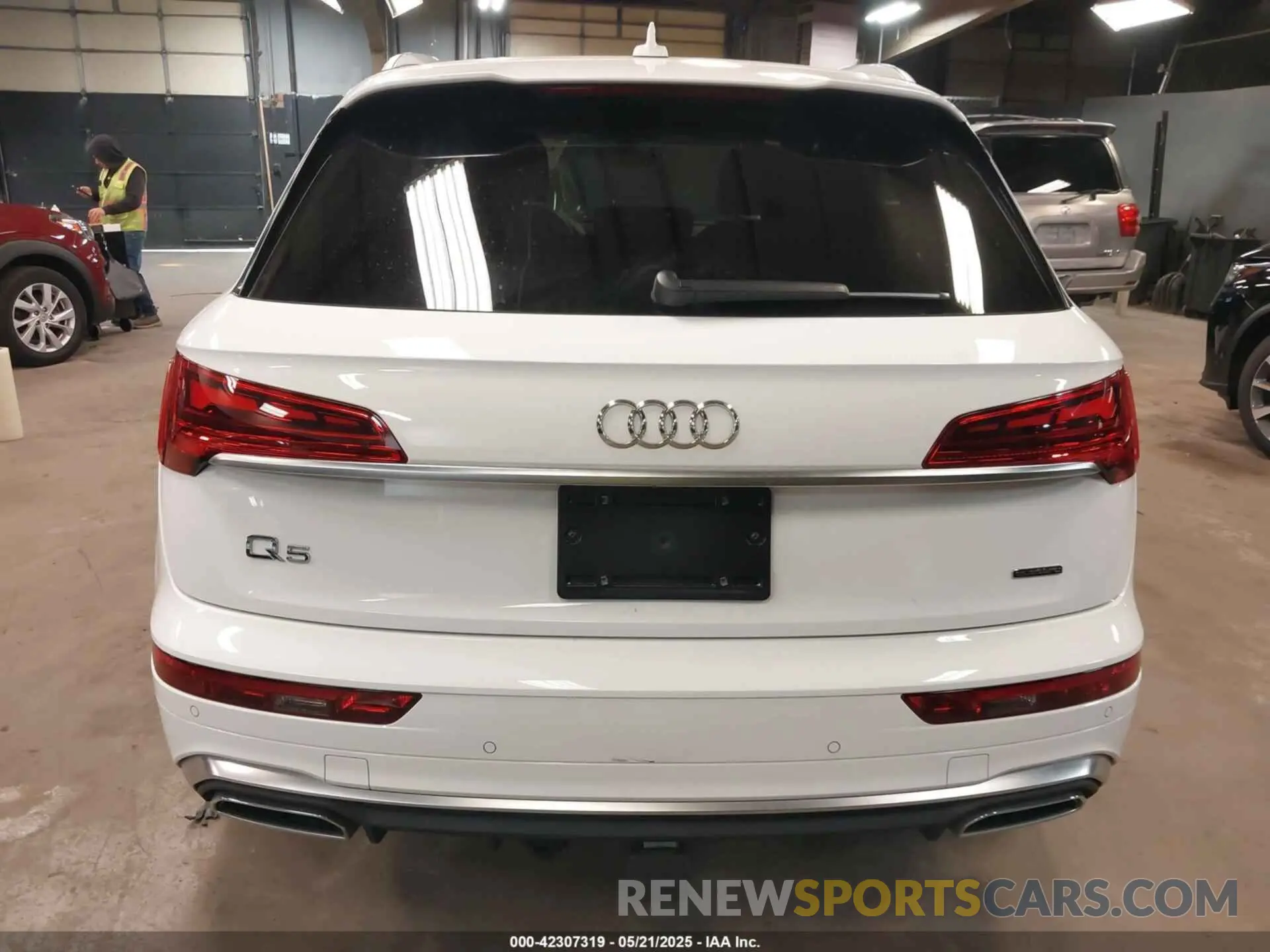 16 Photograph of a damaged car WA1GAAFY6P2157636 AUDI Q5 2023