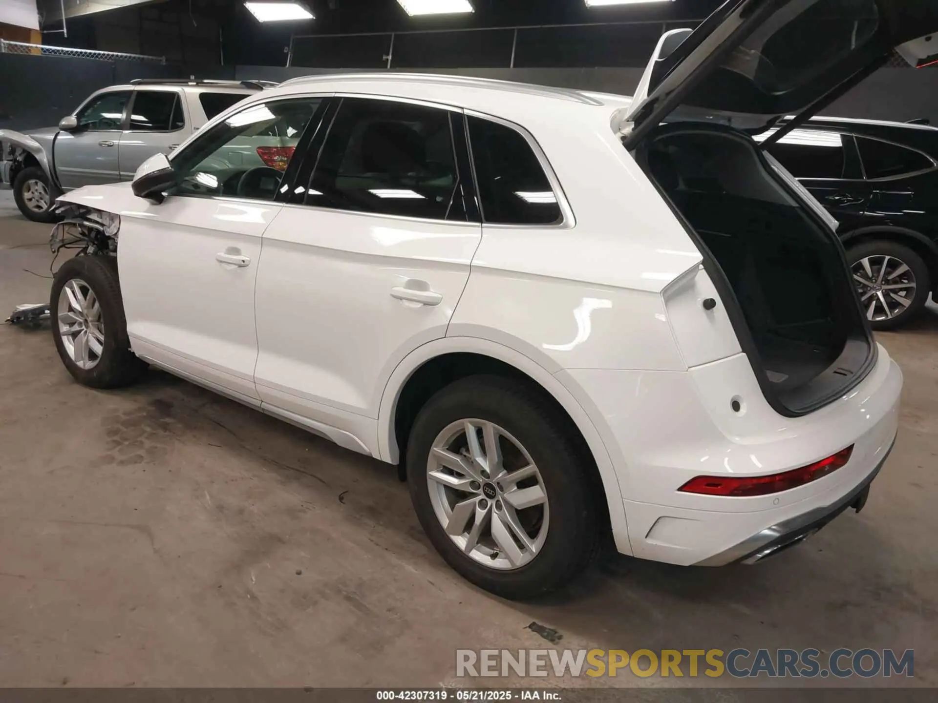3 Photograph of a damaged car WA1GAAFY6P2157636 AUDI Q5 2023