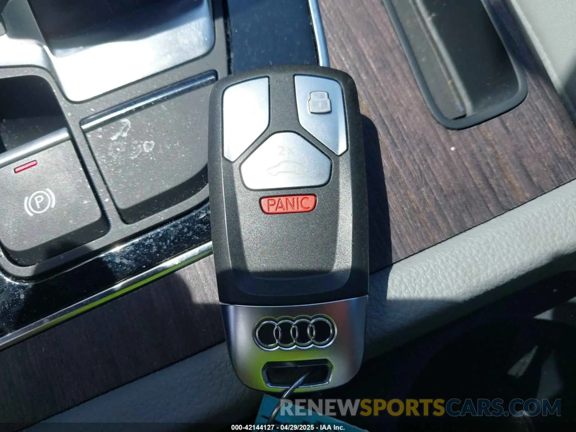 11 Photograph of a damaged car WA1GAAFY7P2122345 AUDI Q5 2023