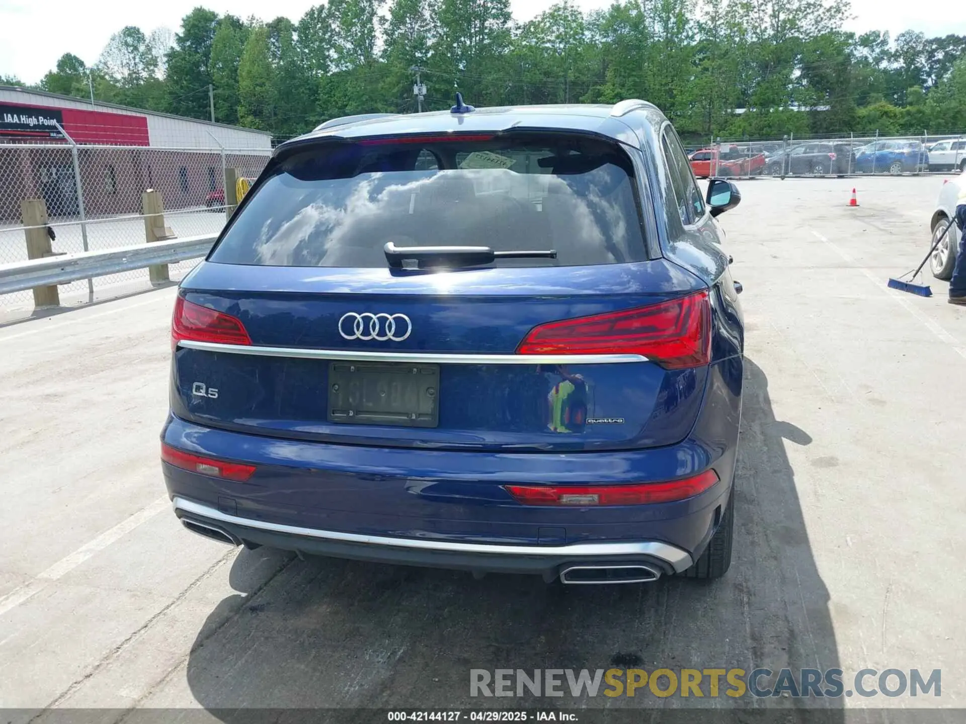 16 Photograph of a damaged car WA1GAAFY7P2122345 AUDI Q5 2023