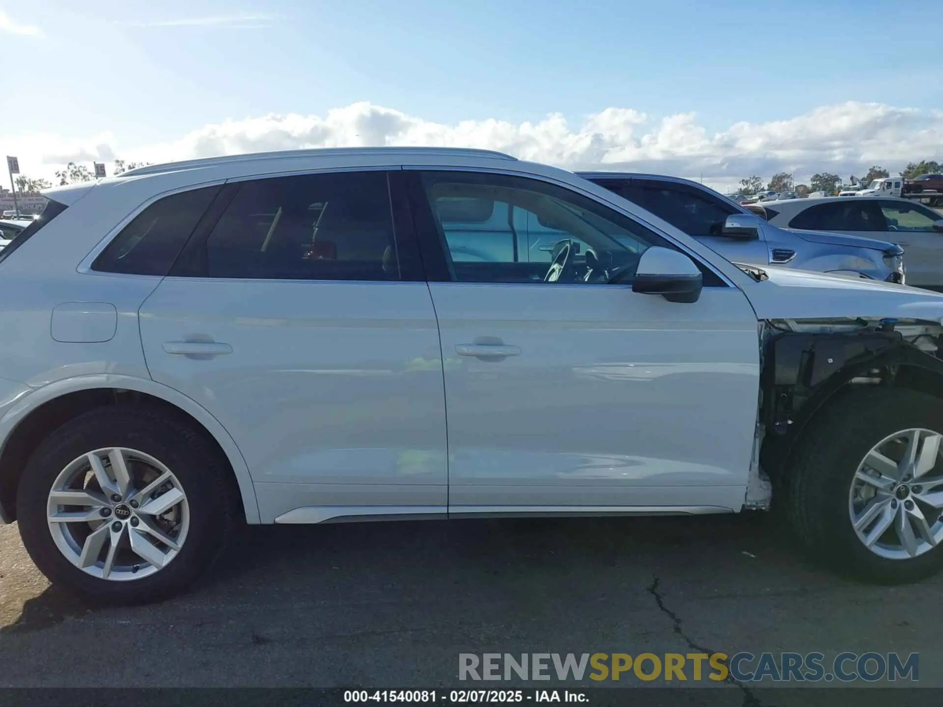 14 Photograph of a damaged car WA1GAAFY7P2162649 AUDI Q5 2023