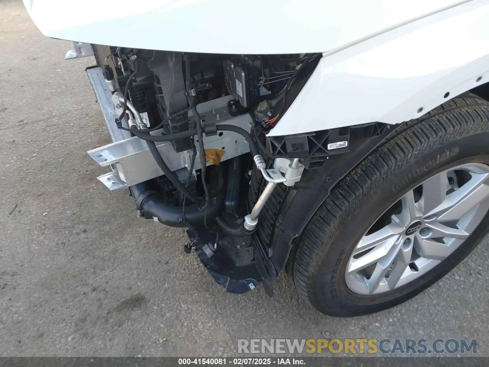18 Photograph of a damaged car WA1GAAFY7P2162649 AUDI Q5 2023