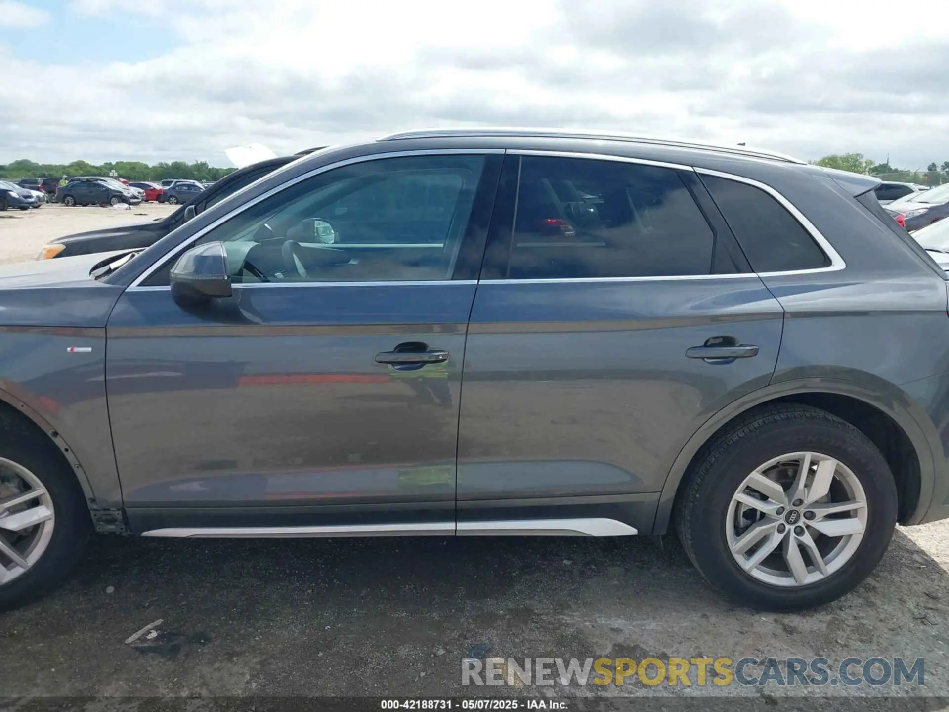 14 Photograph of a damaged car WA1GAAFY8P2034467 AUDI Q5 2023