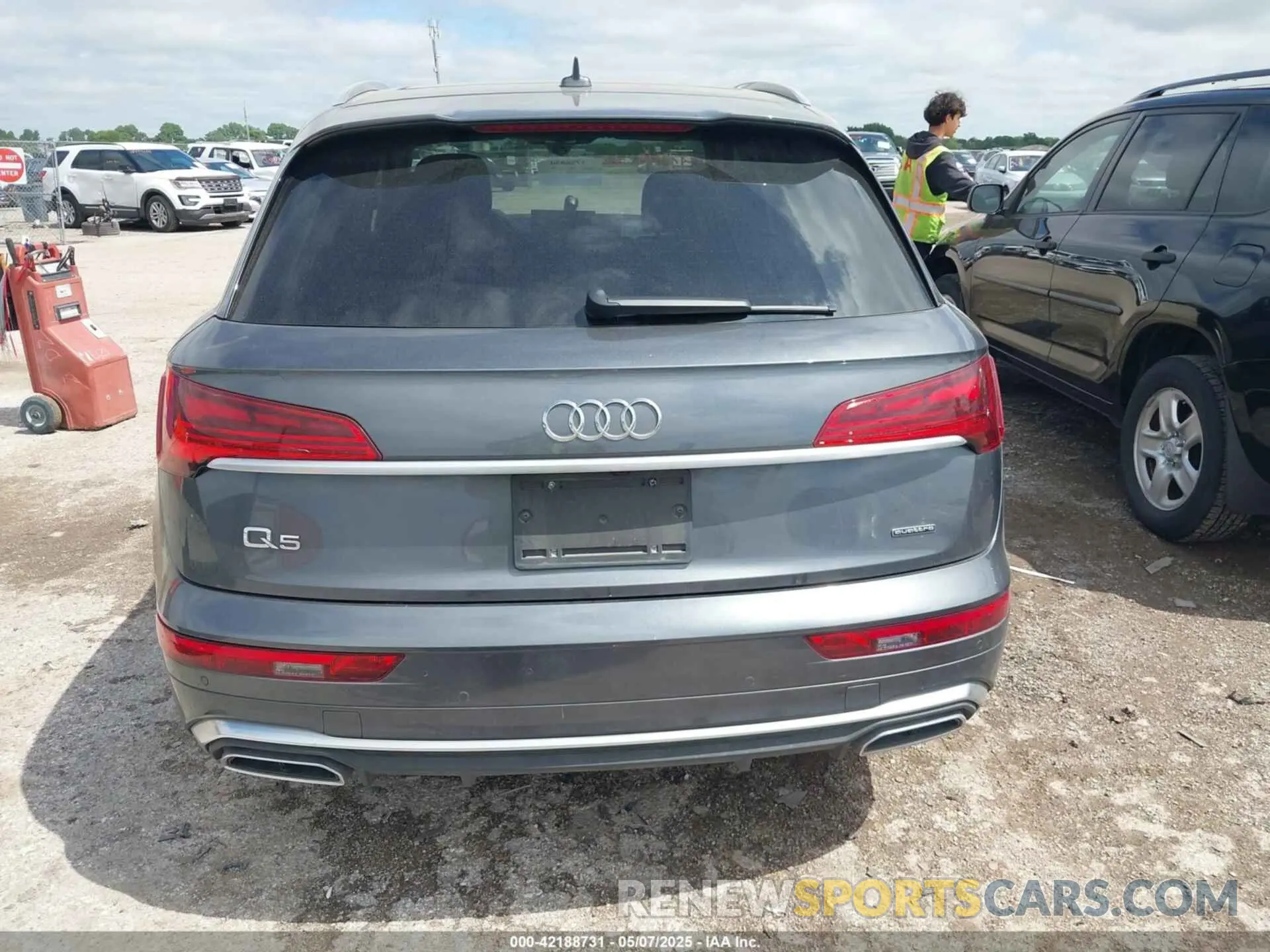 16 Photograph of a damaged car WA1GAAFY8P2034467 AUDI Q5 2023