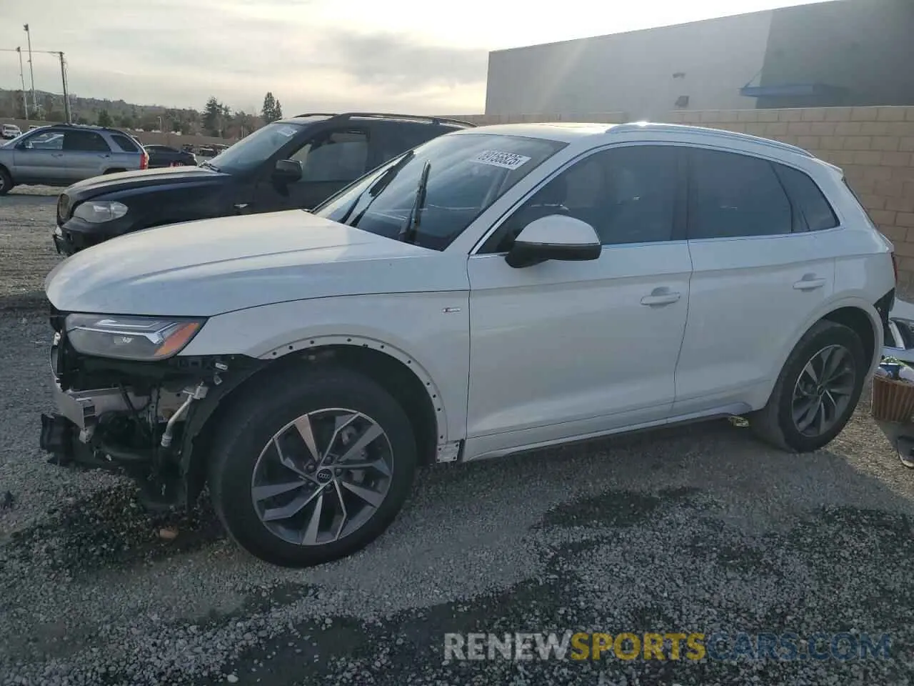 1 Photograph of a damaged car WA1GAAFY9P2003986 AUDI Q5 2023