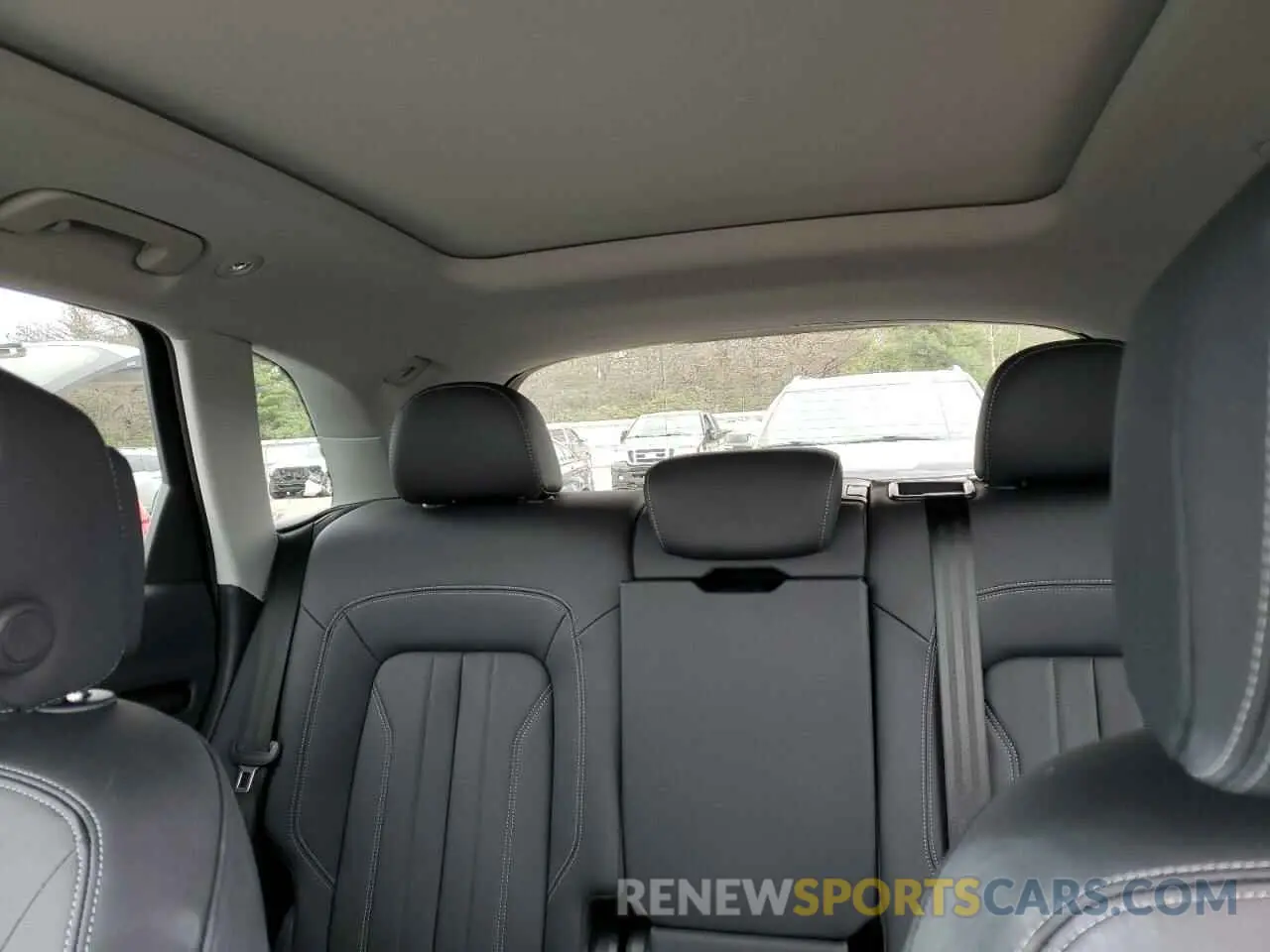 10 Photograph of a damaged car WA1BBAFY2R2057012 AUDI Q5 2024