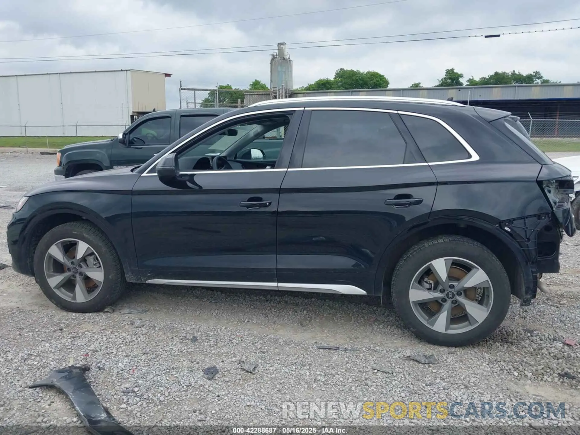 15 Photograph of a damaged car WA1BBAFY7R2047852 AUDI Q5 2024