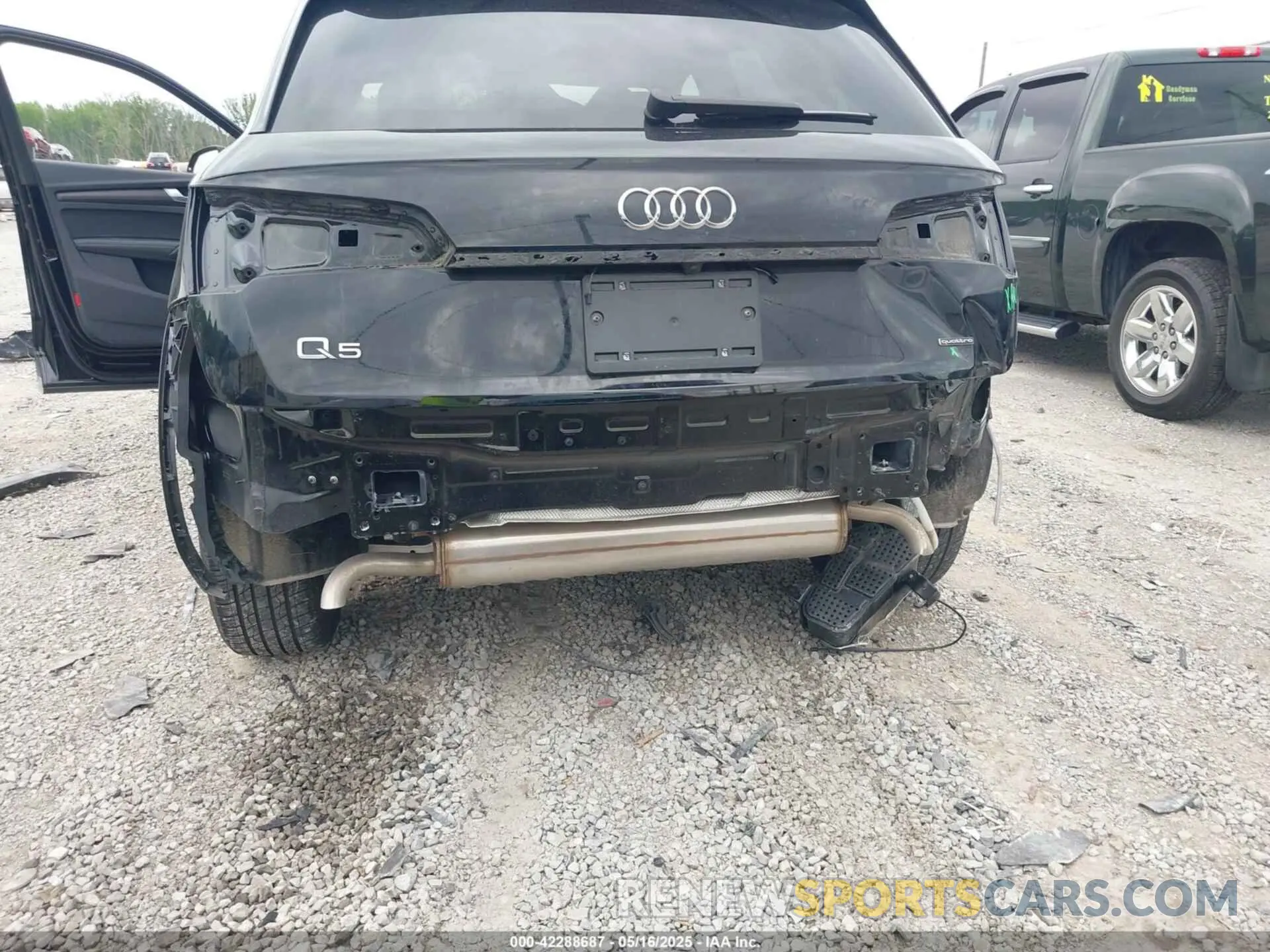 6 Photograph of a damaged car WA1BBAFY7R2047852 AUDI Q5 2024
