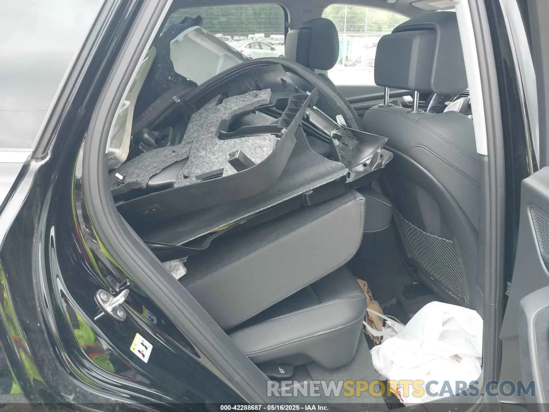 8 Photograph of a damaged car WA1BBAFY7R2047852 AUDI Q5 2024