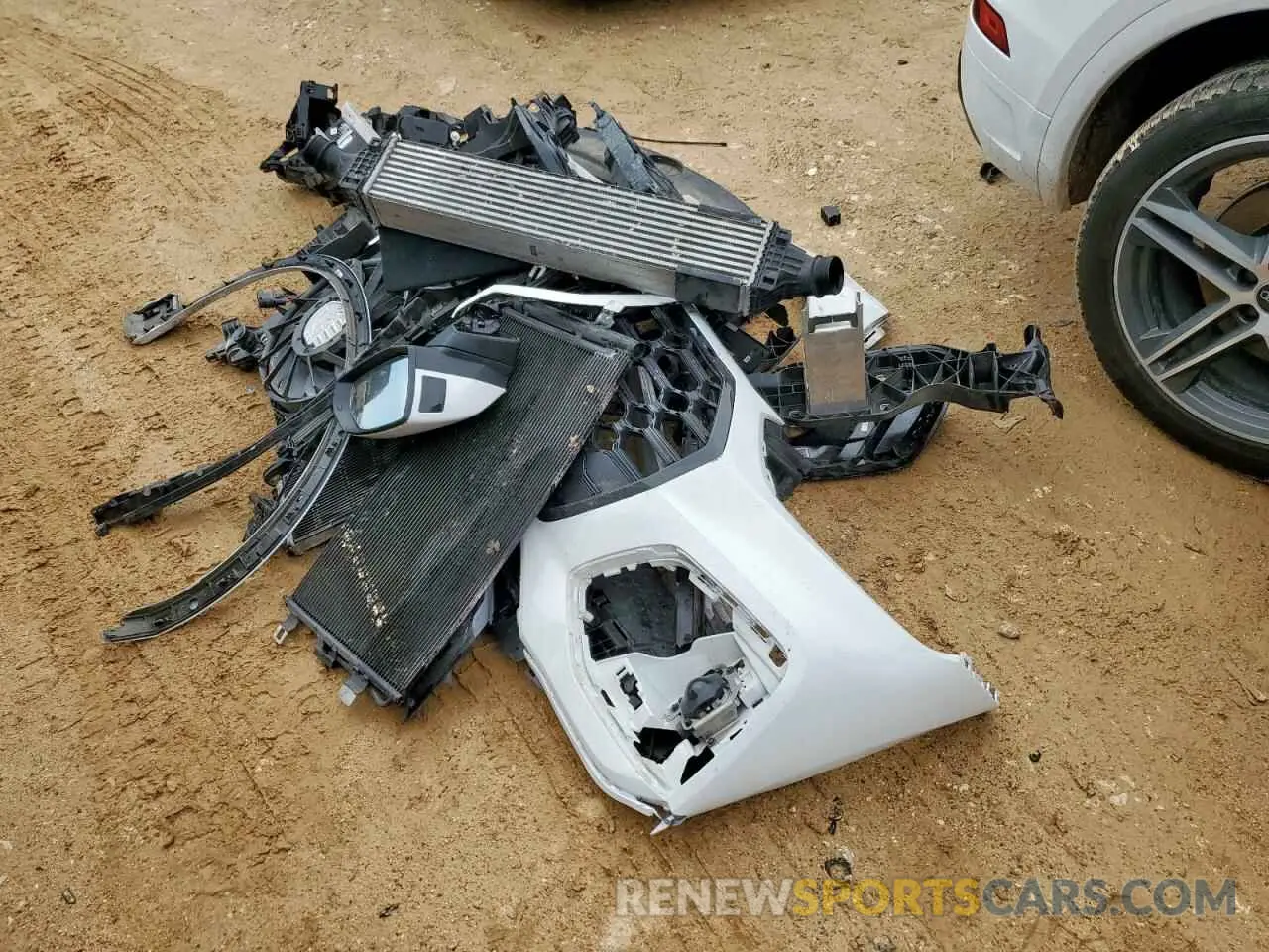 13 Photograph of a damaged car WA1E2AFY0R2014883 AUDI Q5 2024