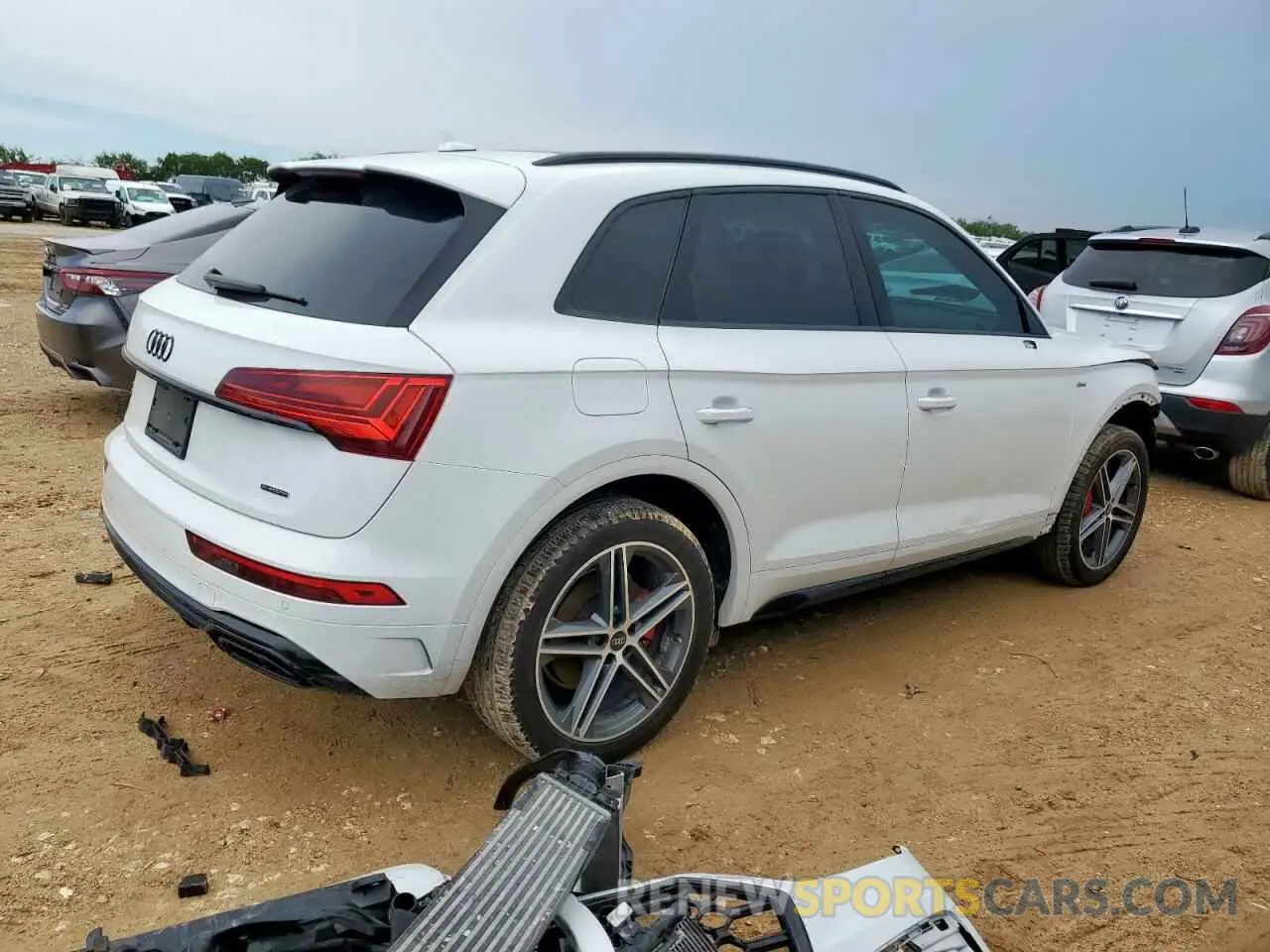 3 Photograph of a damaged car WA1E2AFY0R2014883 AUDI Q5 2024