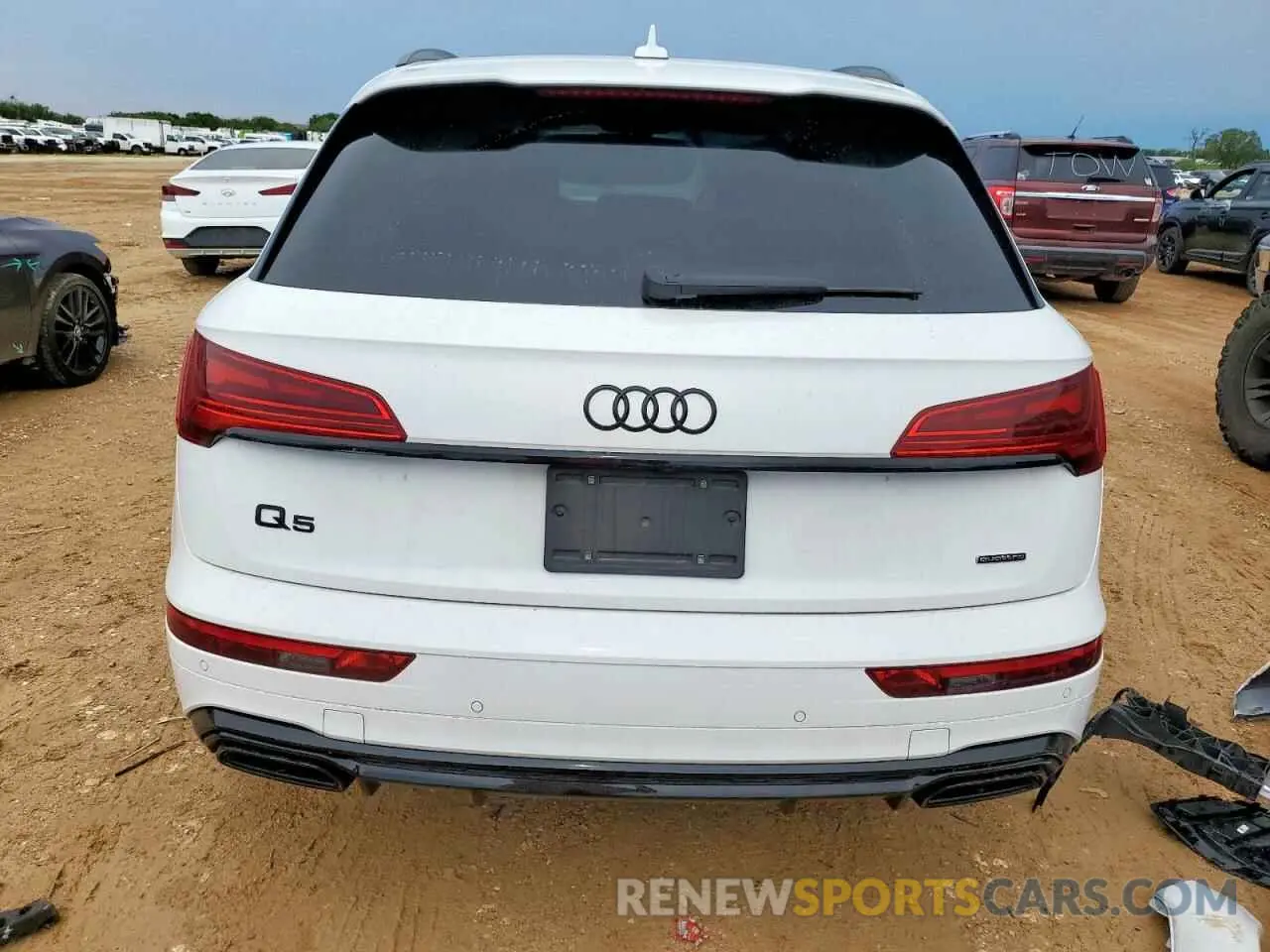 6 Photograph of a damaged car WA1E2AFY0R2014883 AUDI Q5 2024
