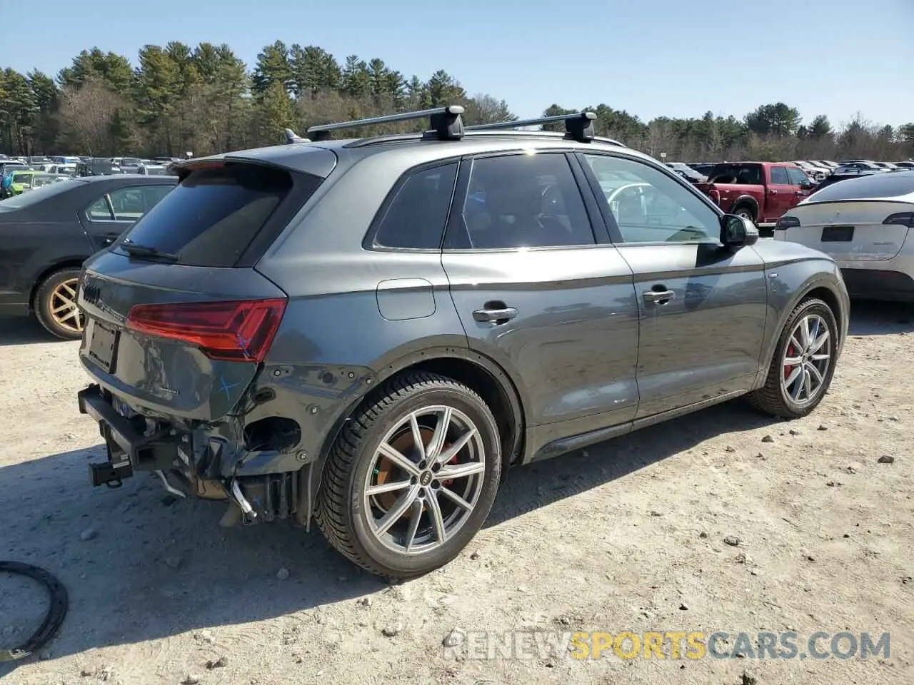 3 Photograph of a damaged car WA1E2AFY0R2104938 AUDI Q5 2024